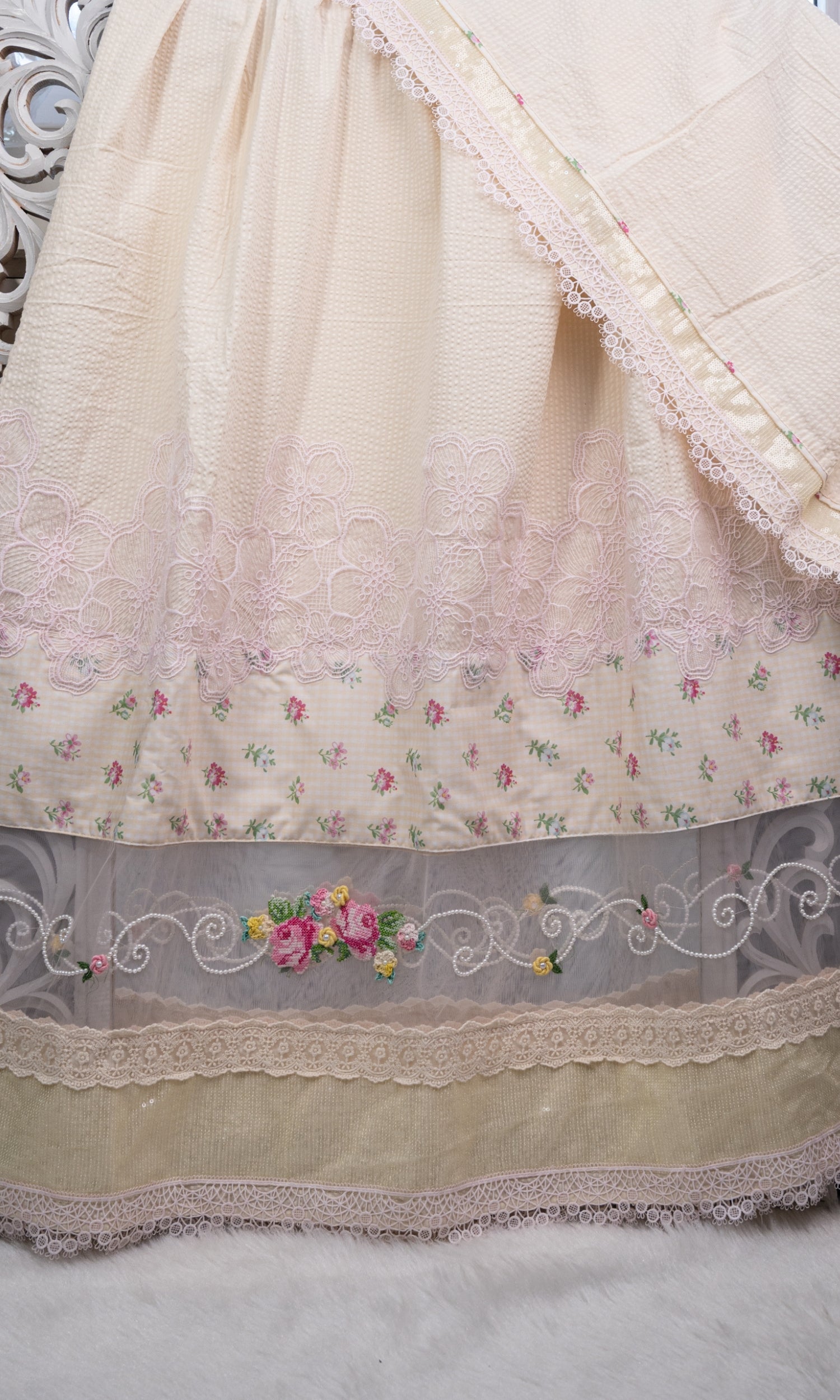 Ivory Floral Blossom Premium Rida