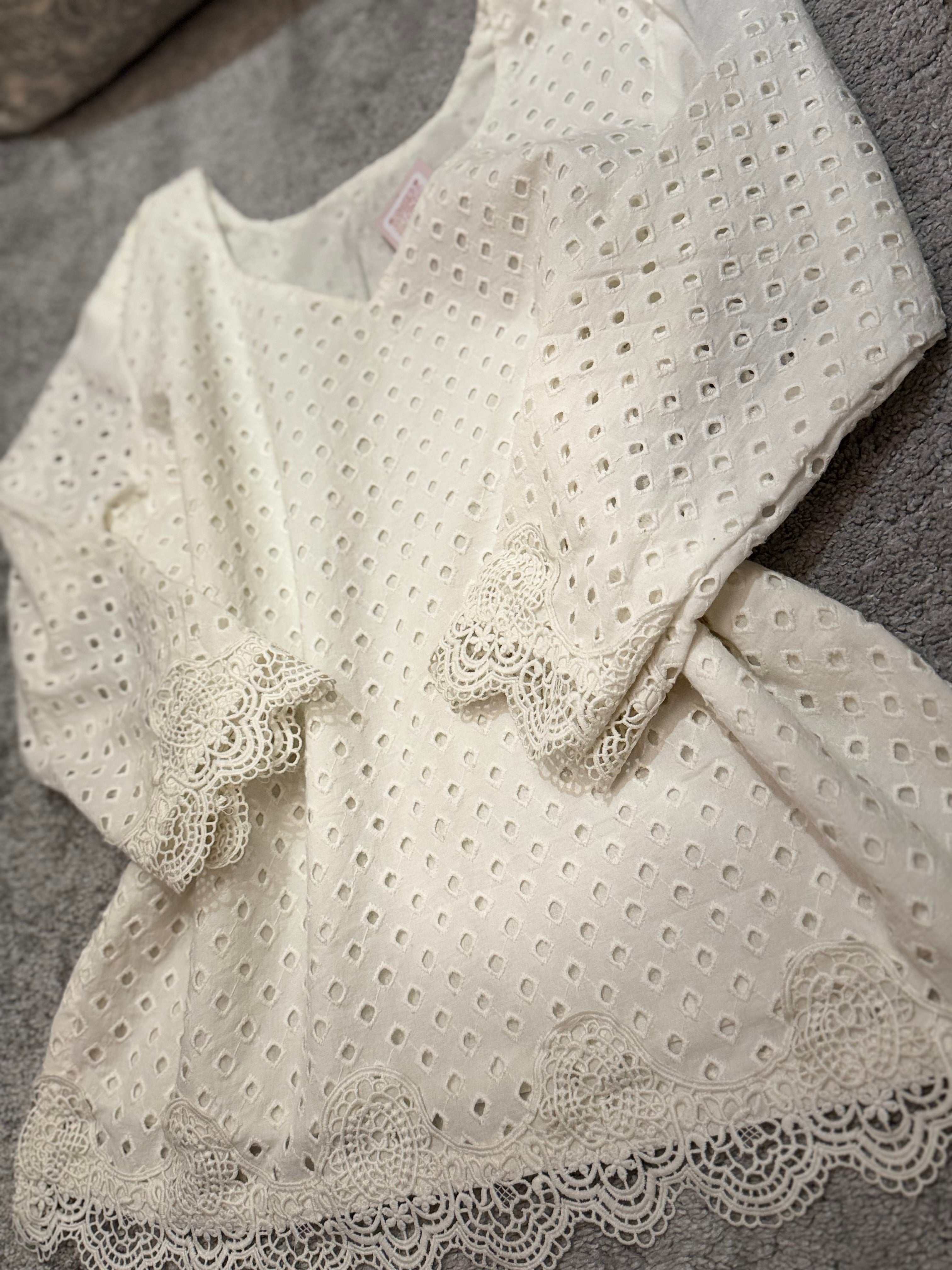 Size 40 eyelet lace top