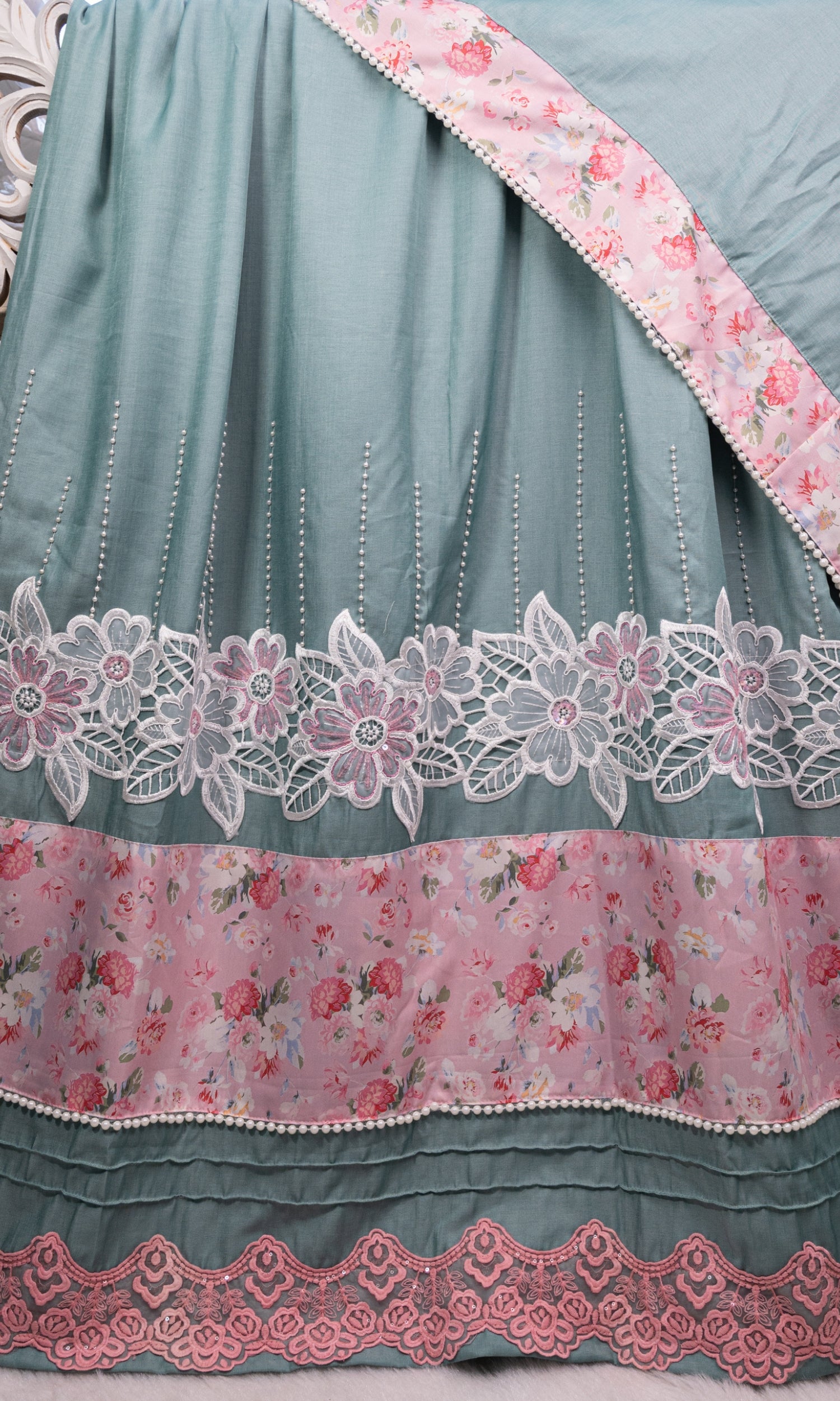 Dusty Teal Floral Elegance Premium Rida