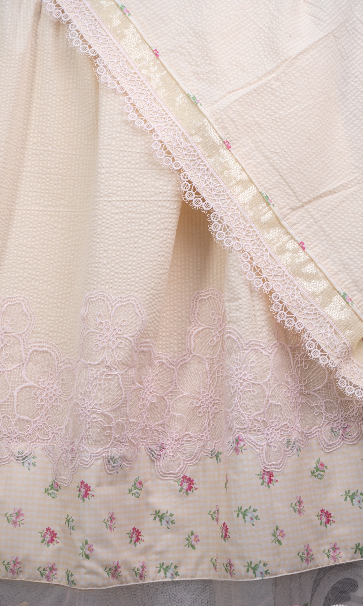 Ivory Floral Blossom Premium Rida