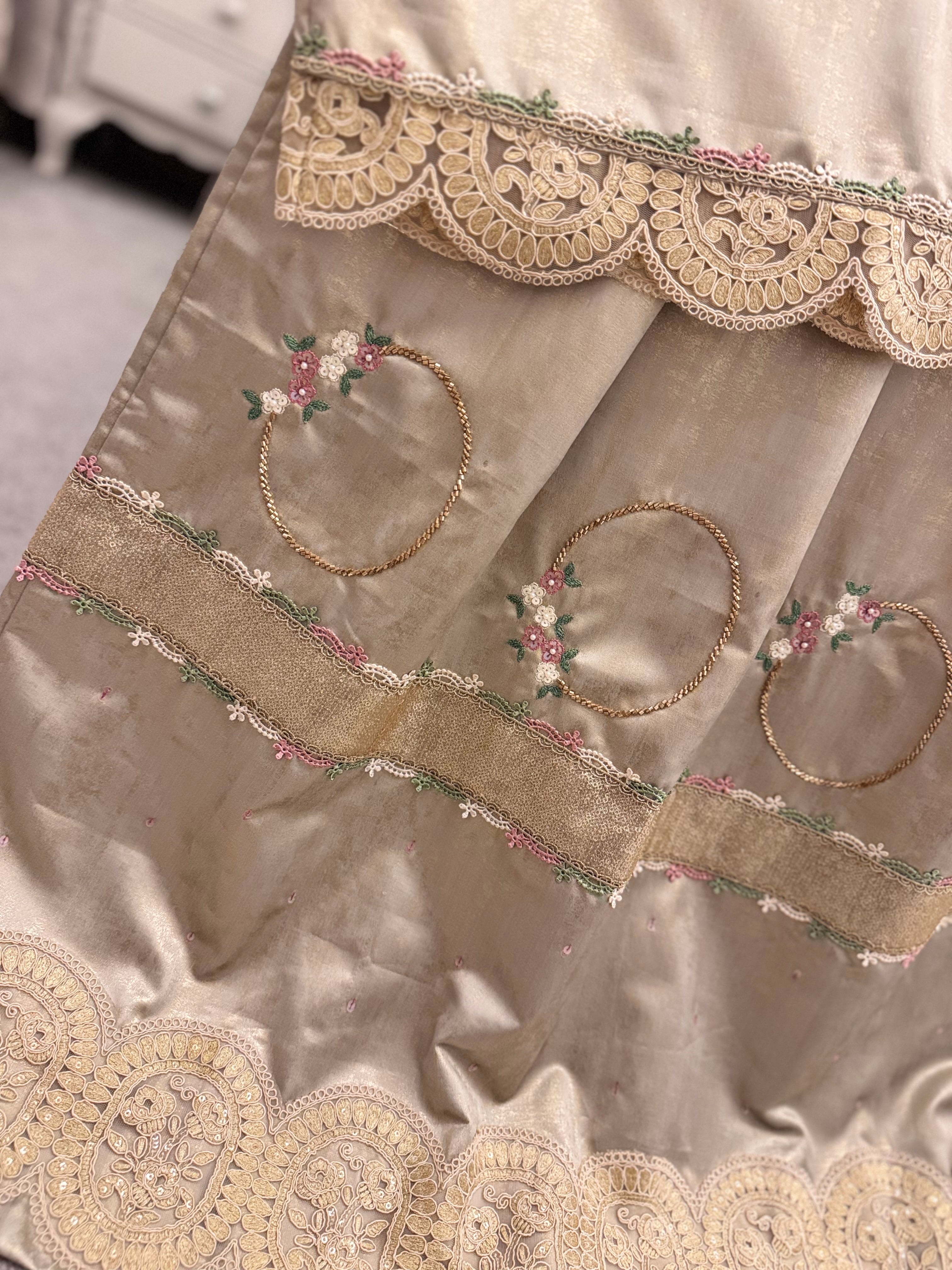 Aurelia Lace Heirloom Rida