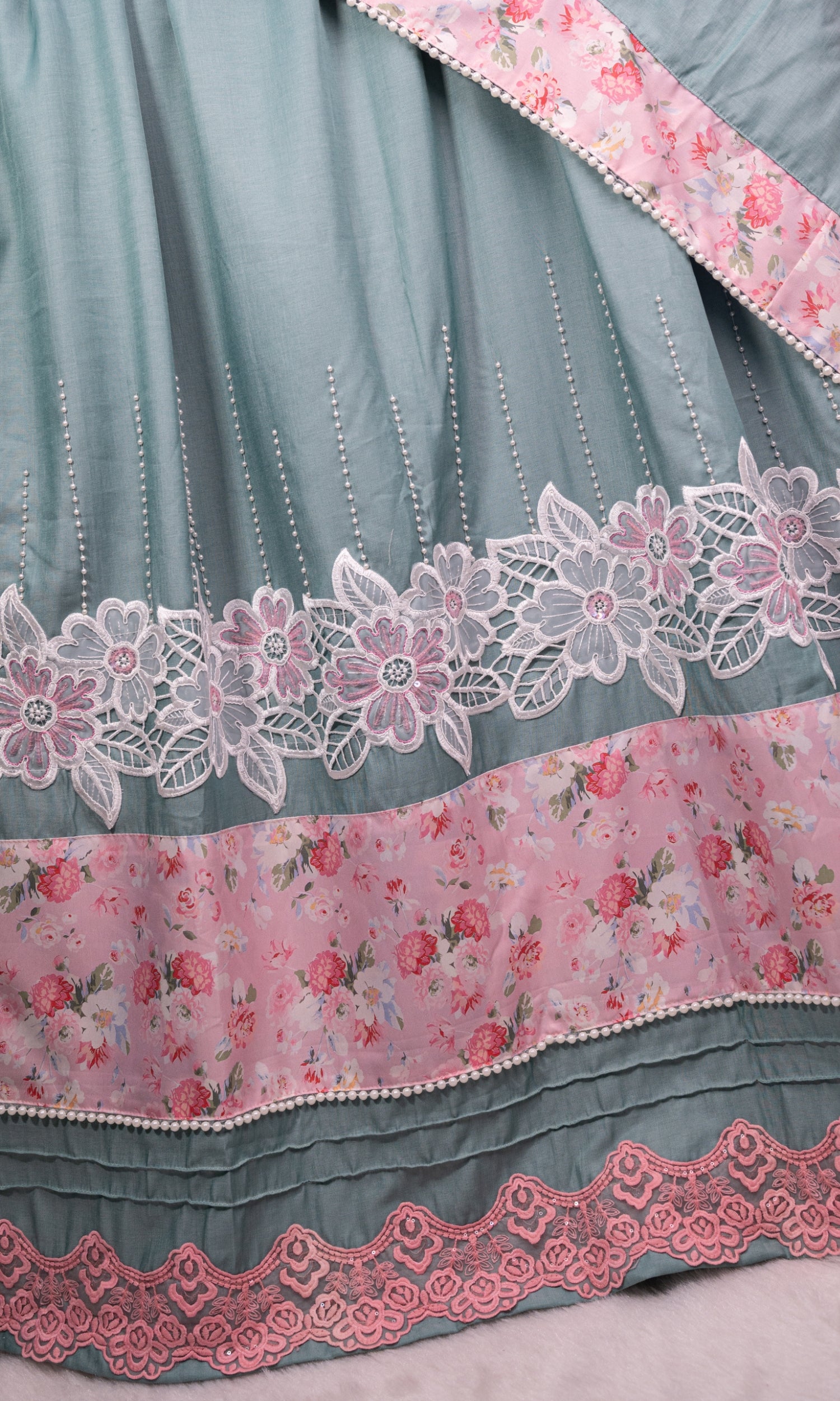 Dusty Teal Floral Elegance Premium Rida