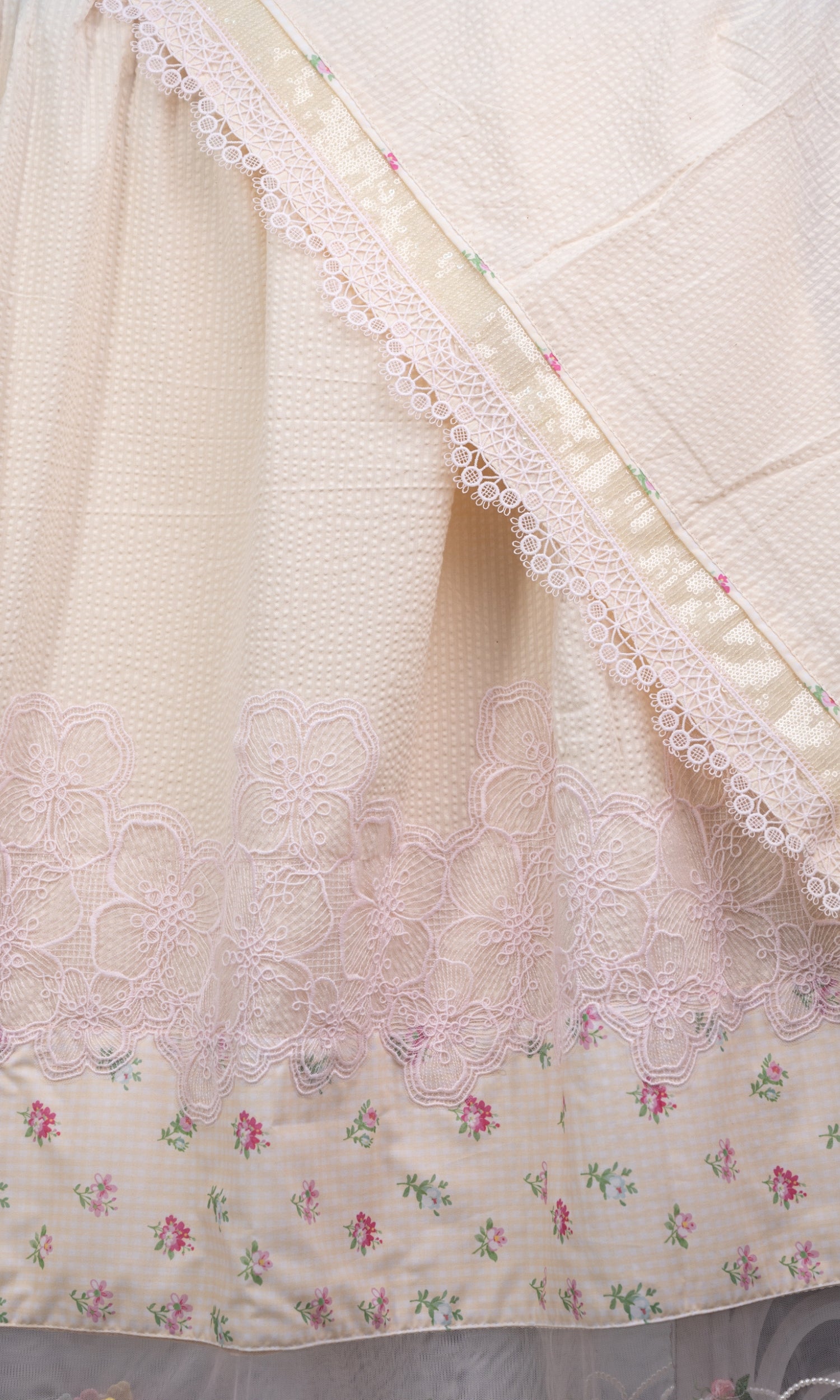 Ivory Floral Blossom Premium Rida
