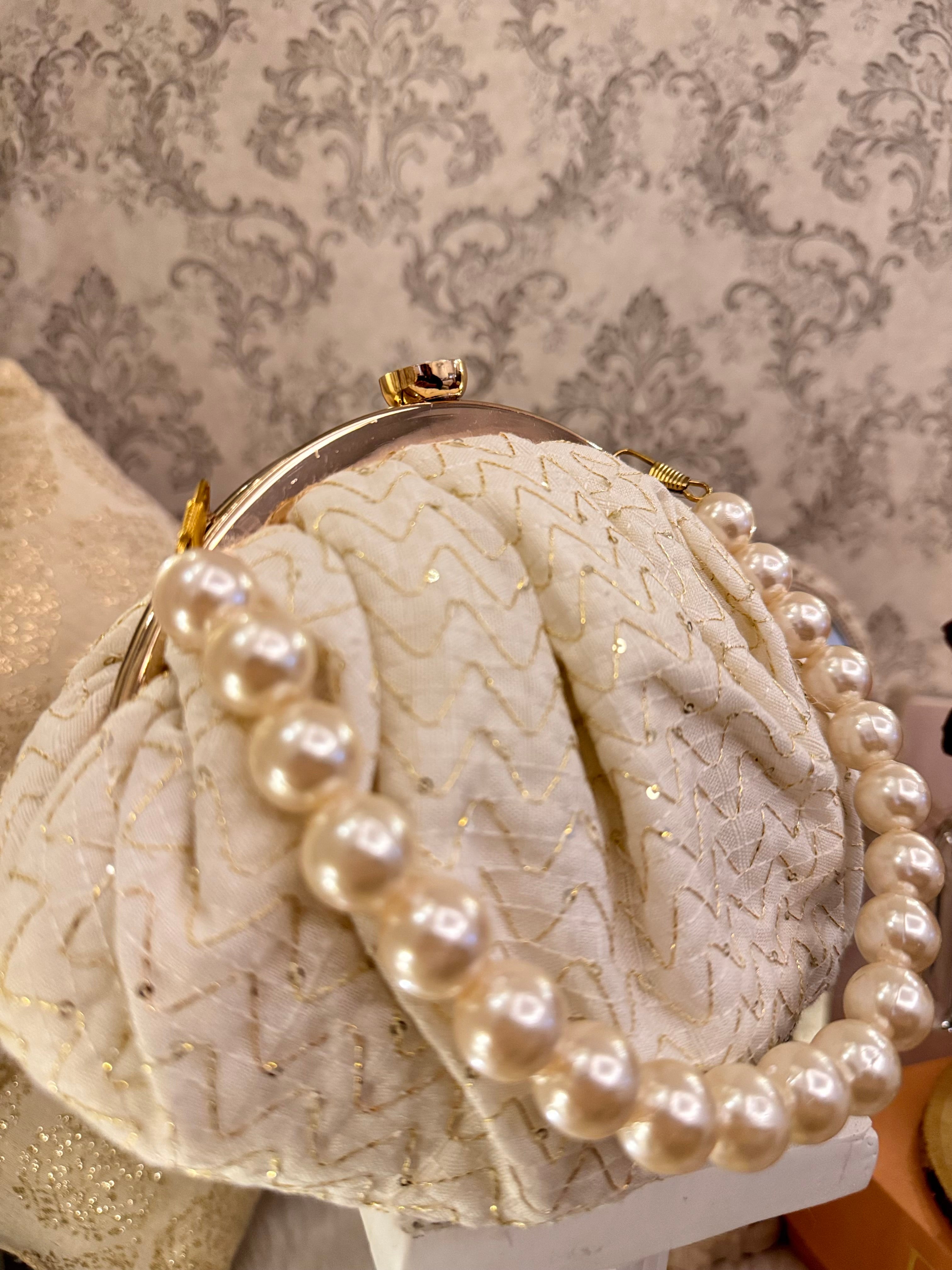 Pearl eclat clutch