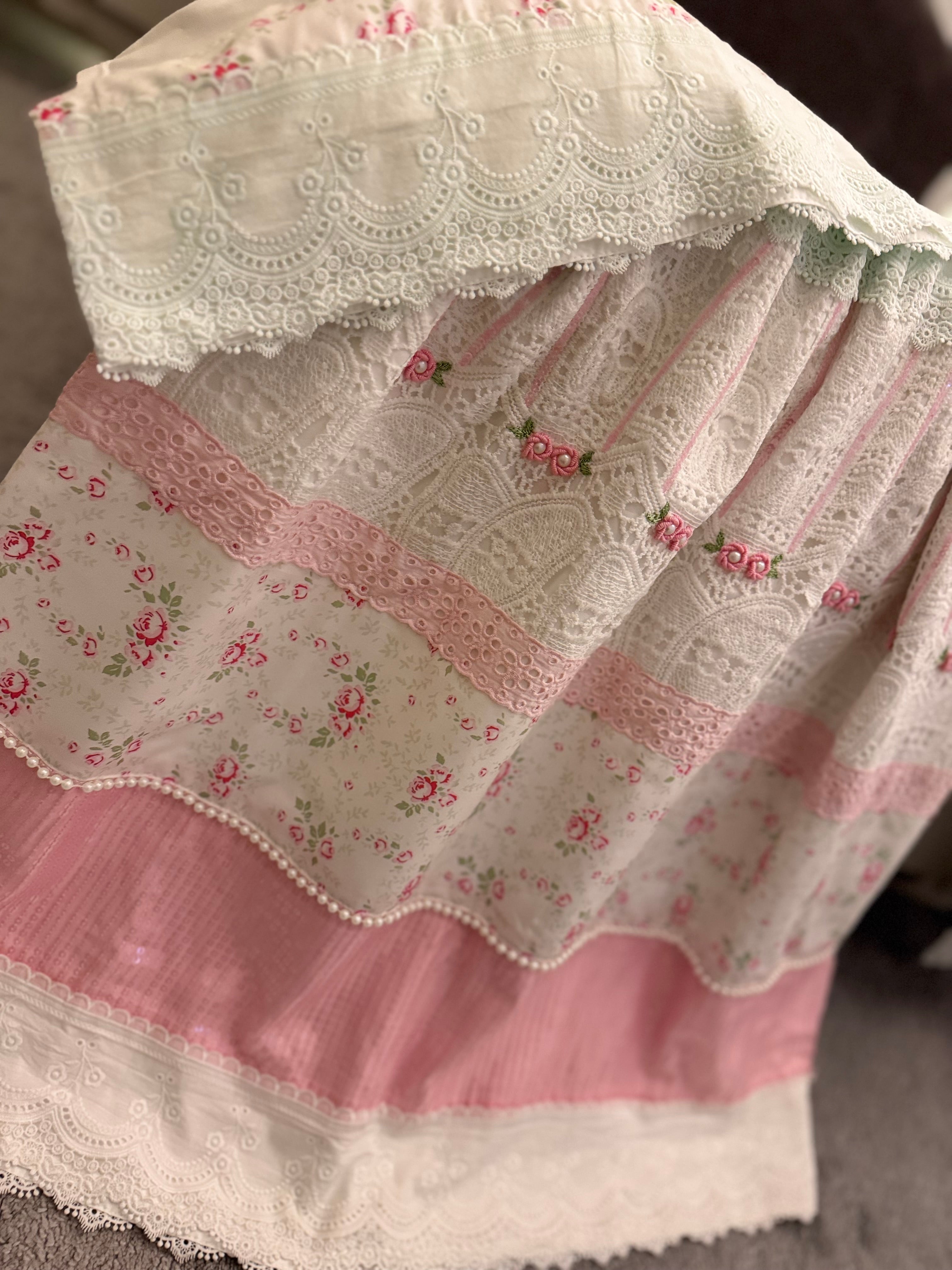 Rose lace Epoque