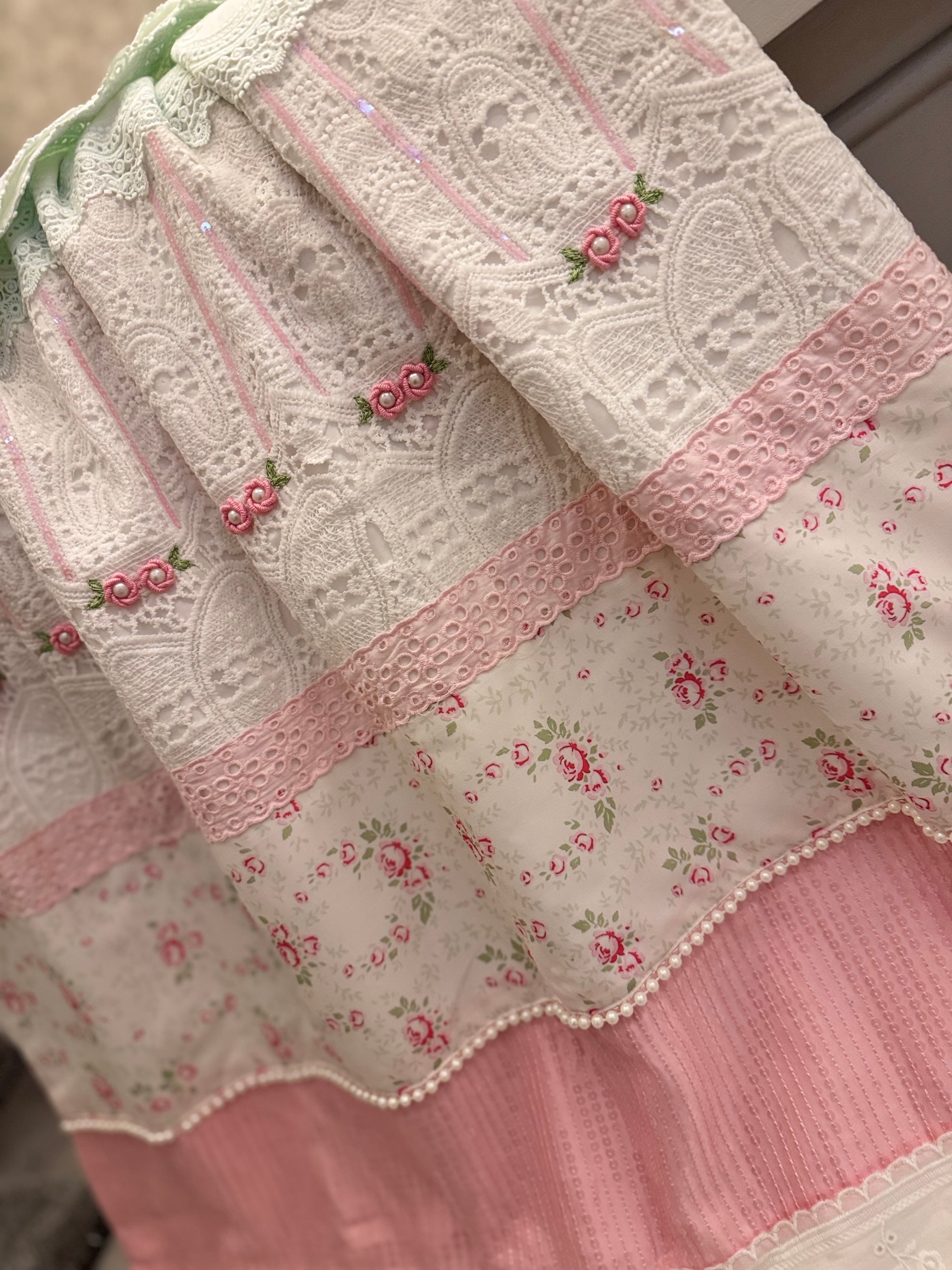 Rose lace Epoque
