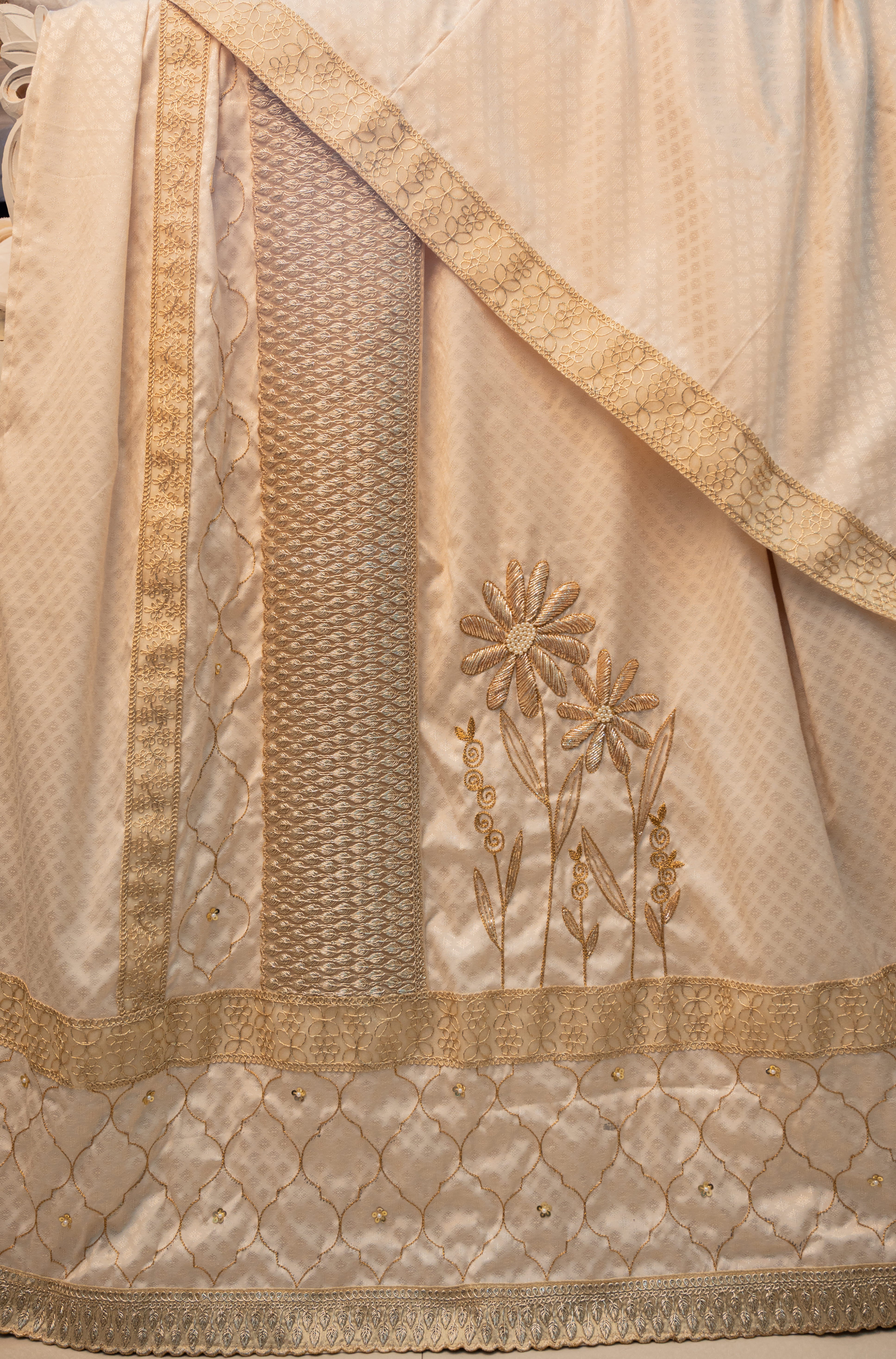 Royal Ivory & Metallic Lace Rida