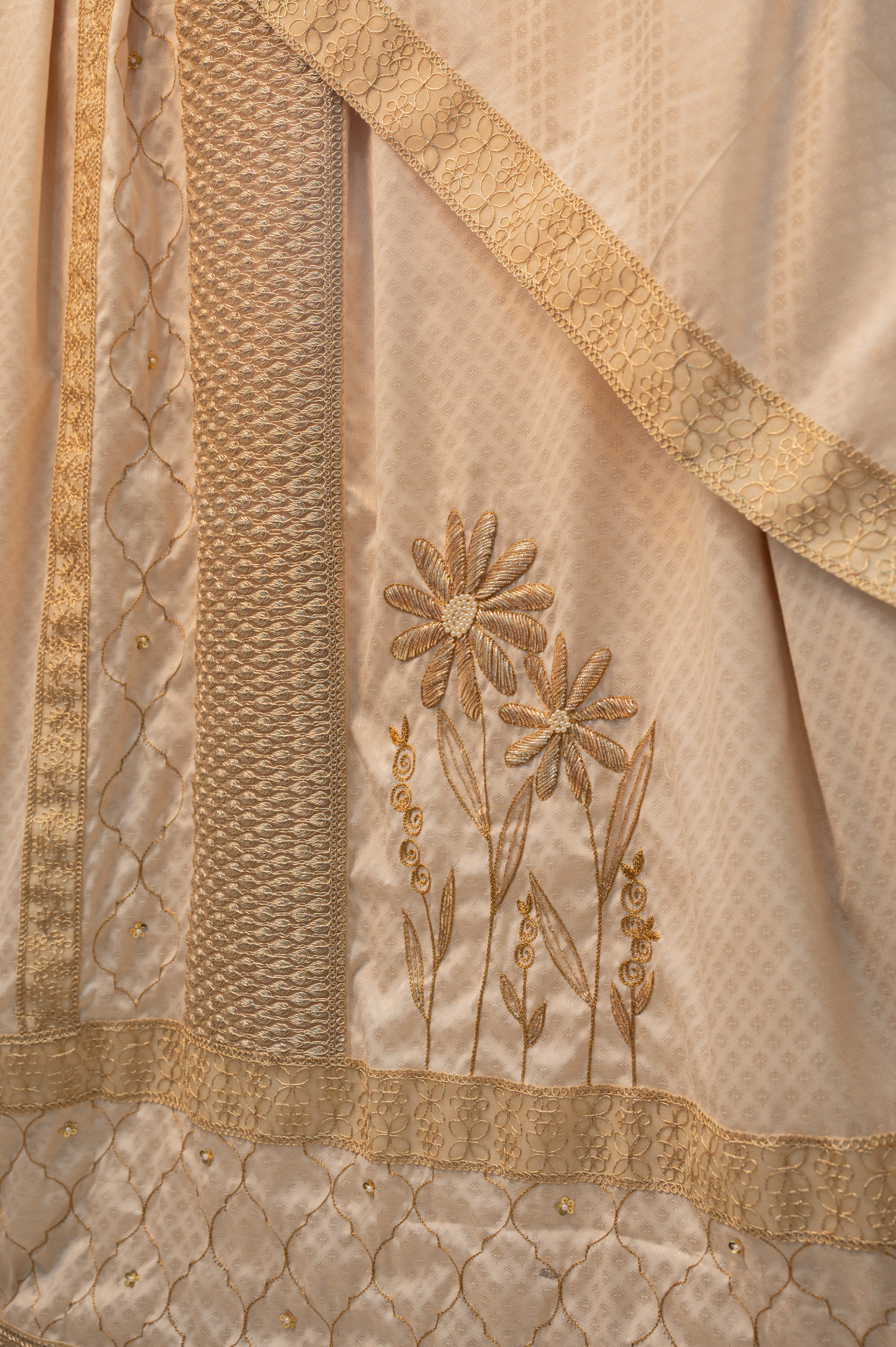 Royal Ivory & Metallic Lace Rida