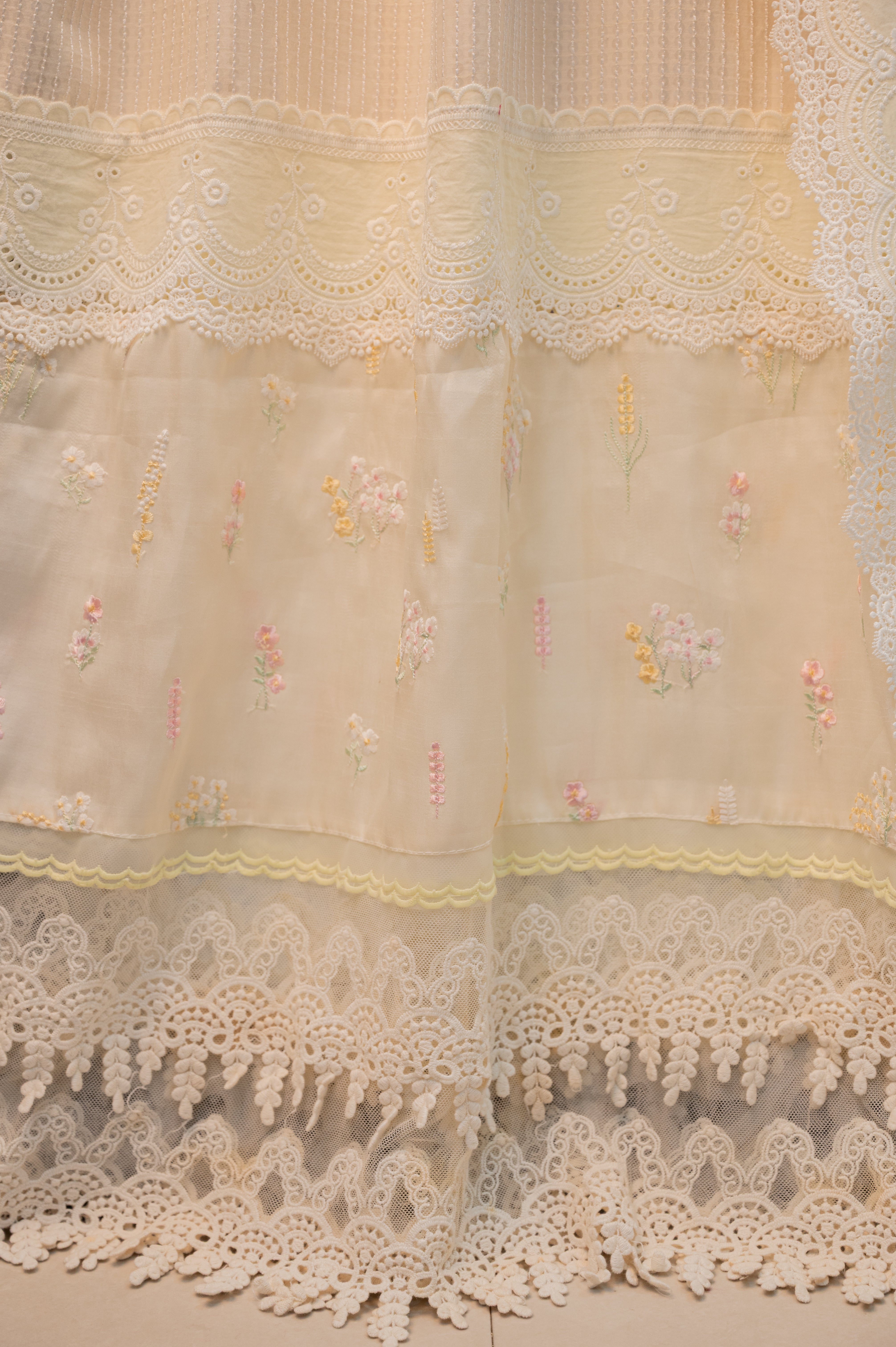 The Vintage Ivory Wildflower Rida
