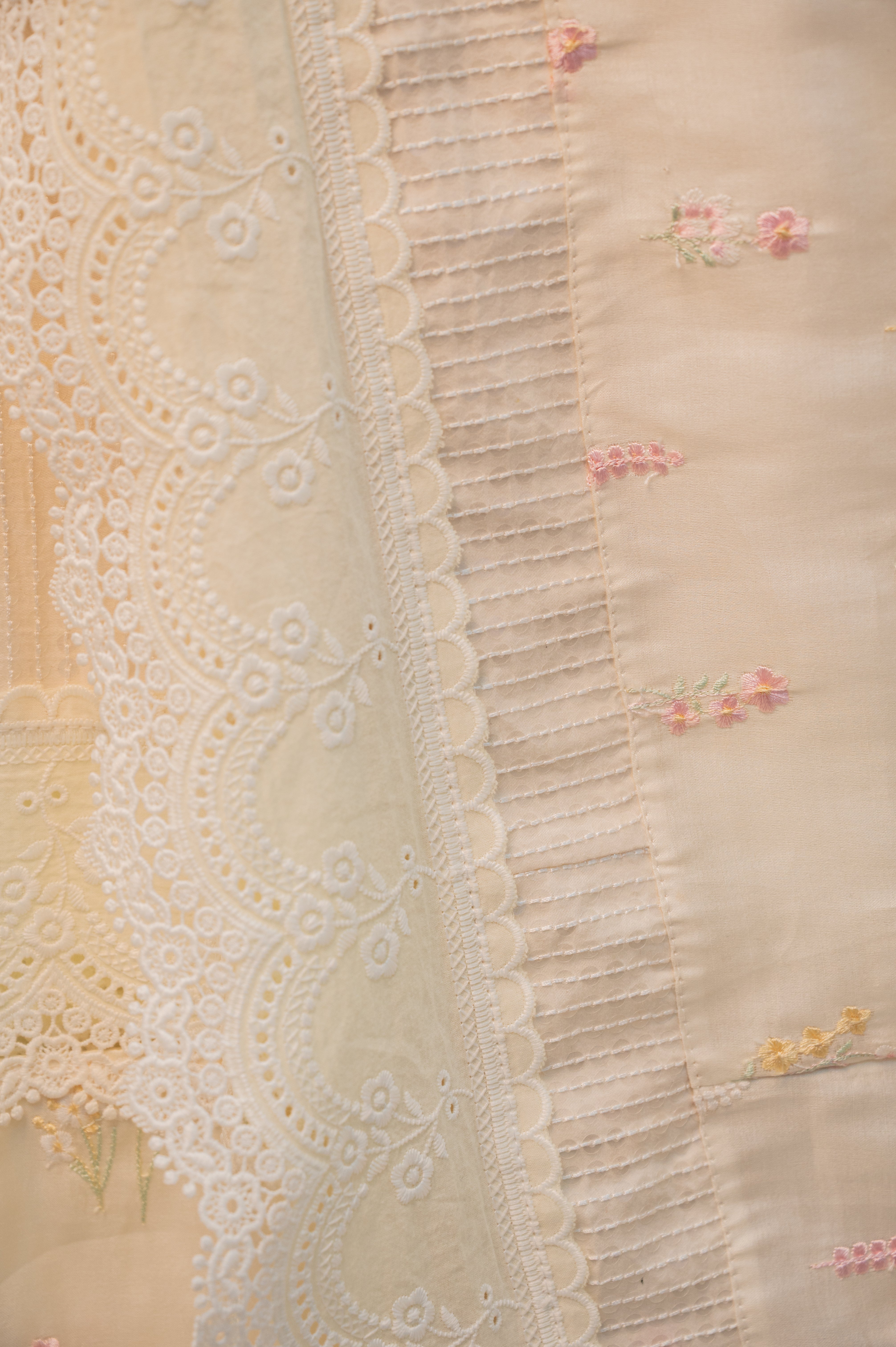 The Vintage Ivory Wildflower Rida