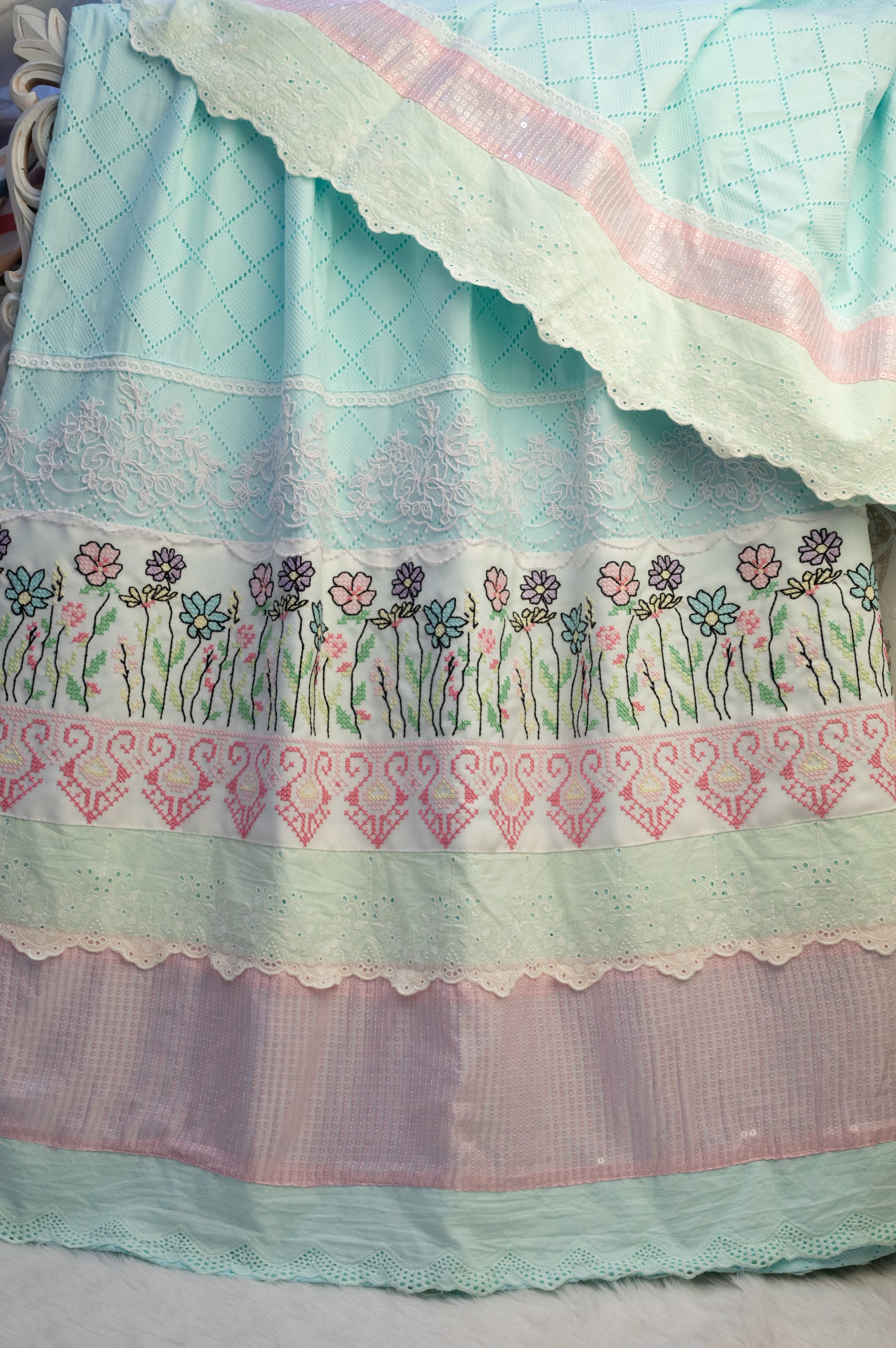 The Vintage Cross-Stitch Tapestry Rida