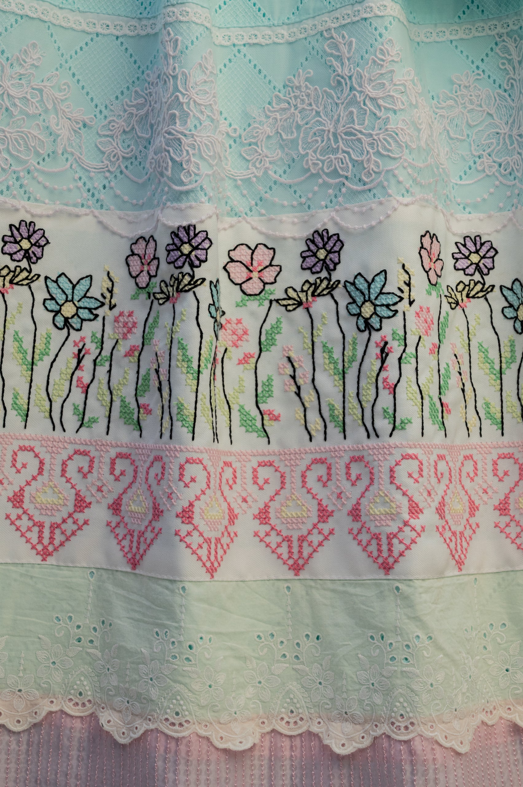 The Vintage Cross-Stitch Tapestry Rida