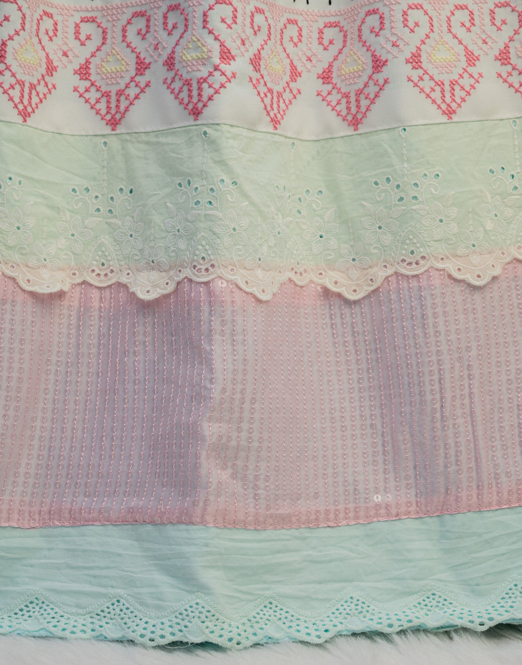 The Vintage Cross-Stitch Tapestry Rida