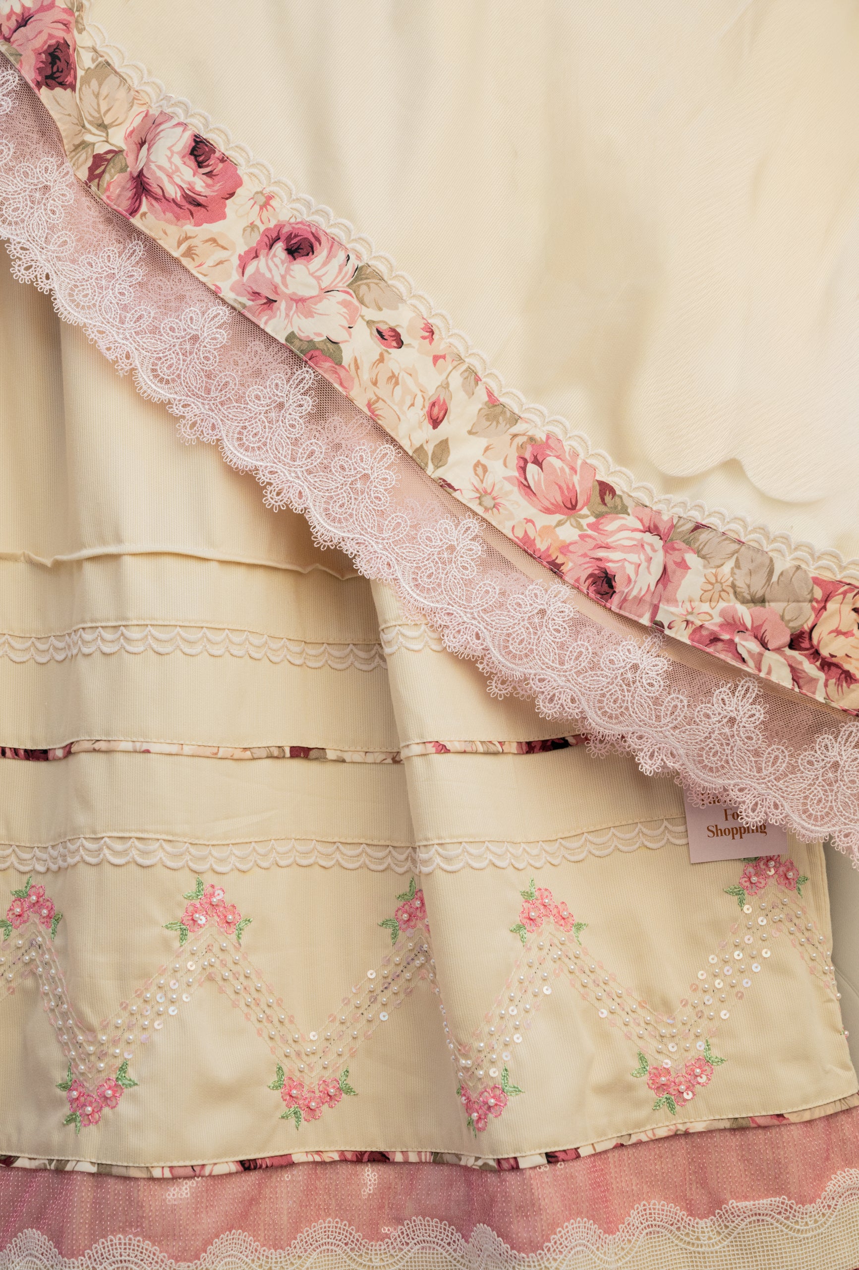 The Vintage Rose & Pearl Chevron Rida
