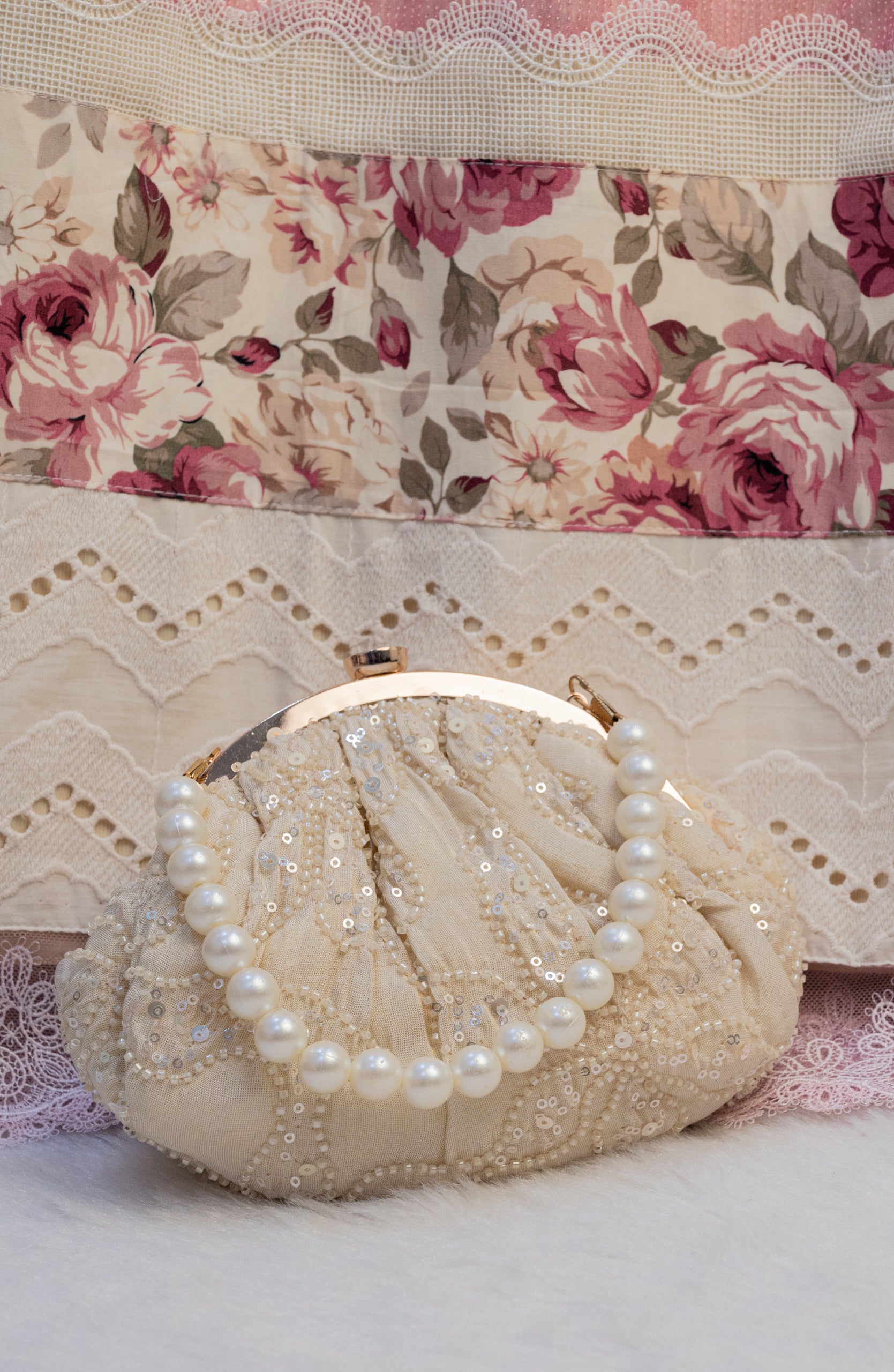 The Vintage Rose & Pearl Chevron Rida