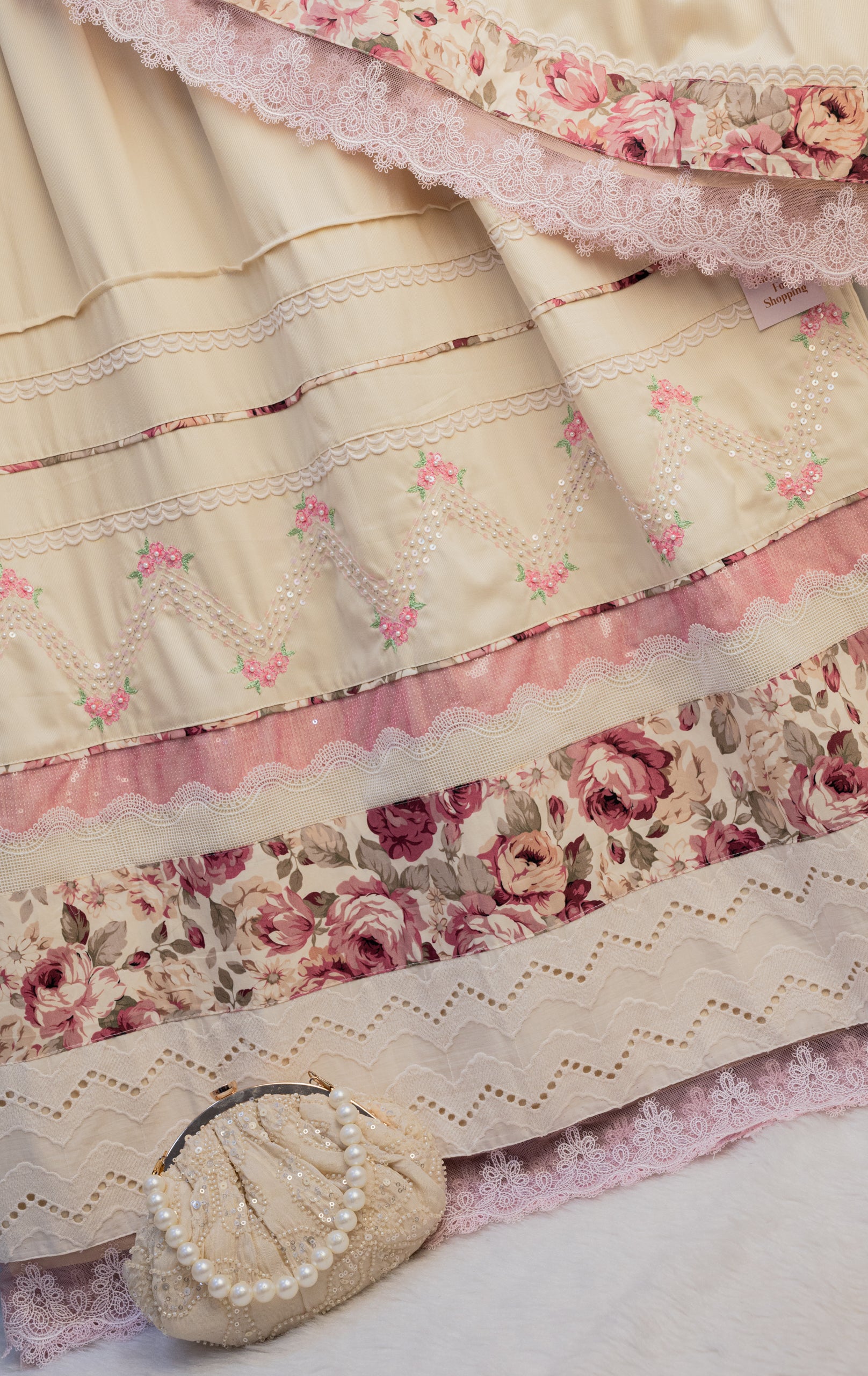 The Vintage Rose & Pearl Chevron Rida