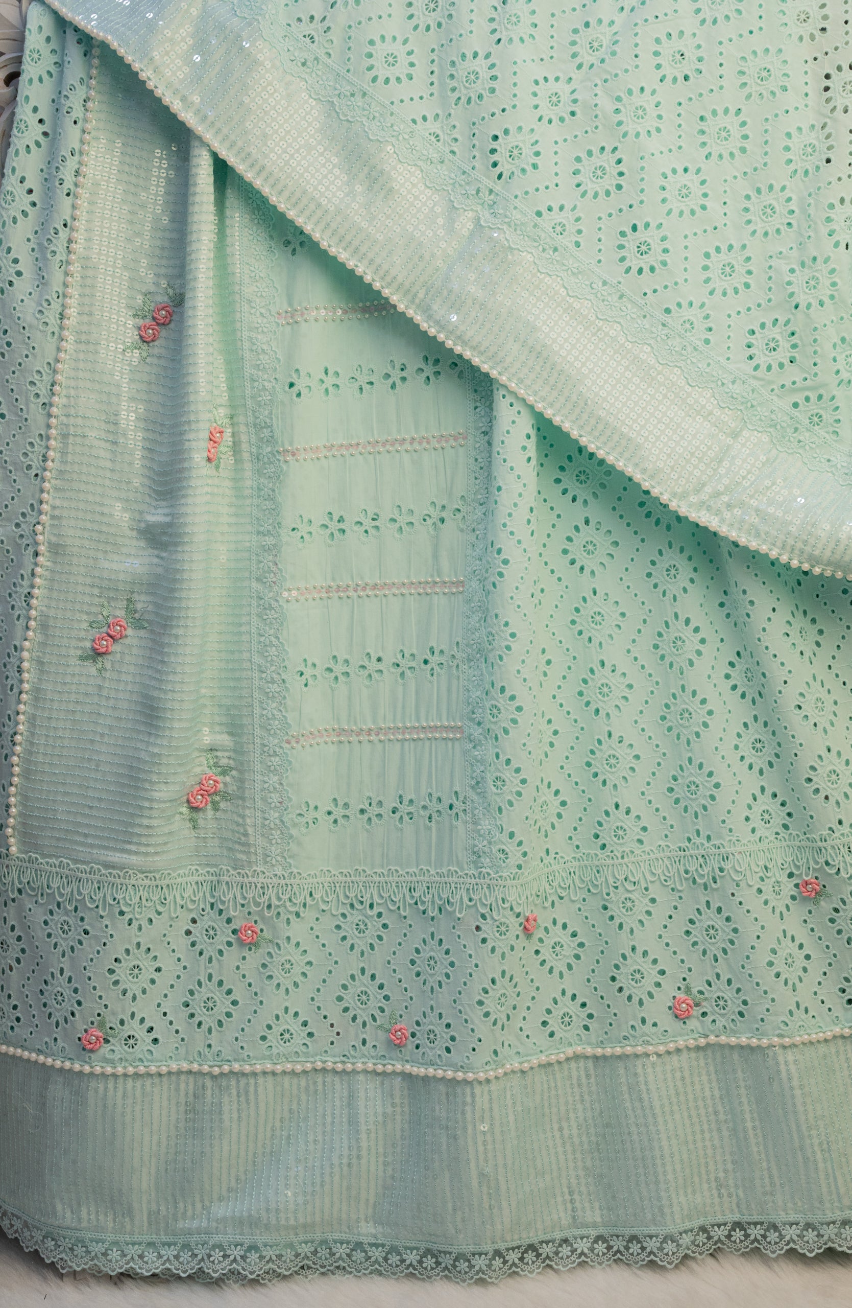 The Mint Pearl & Rosebud Rida