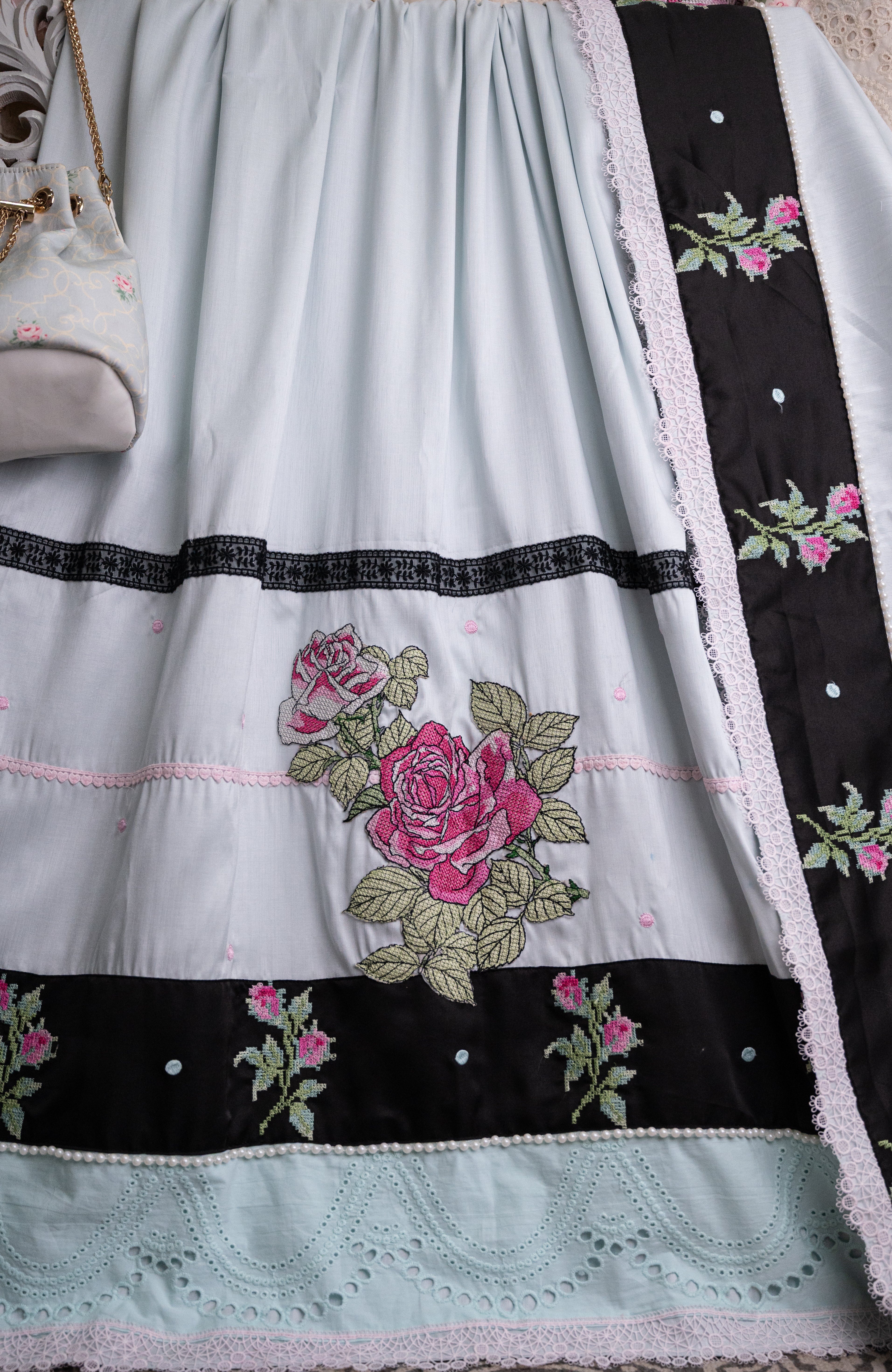 Vintage Noir & Blossom Rida