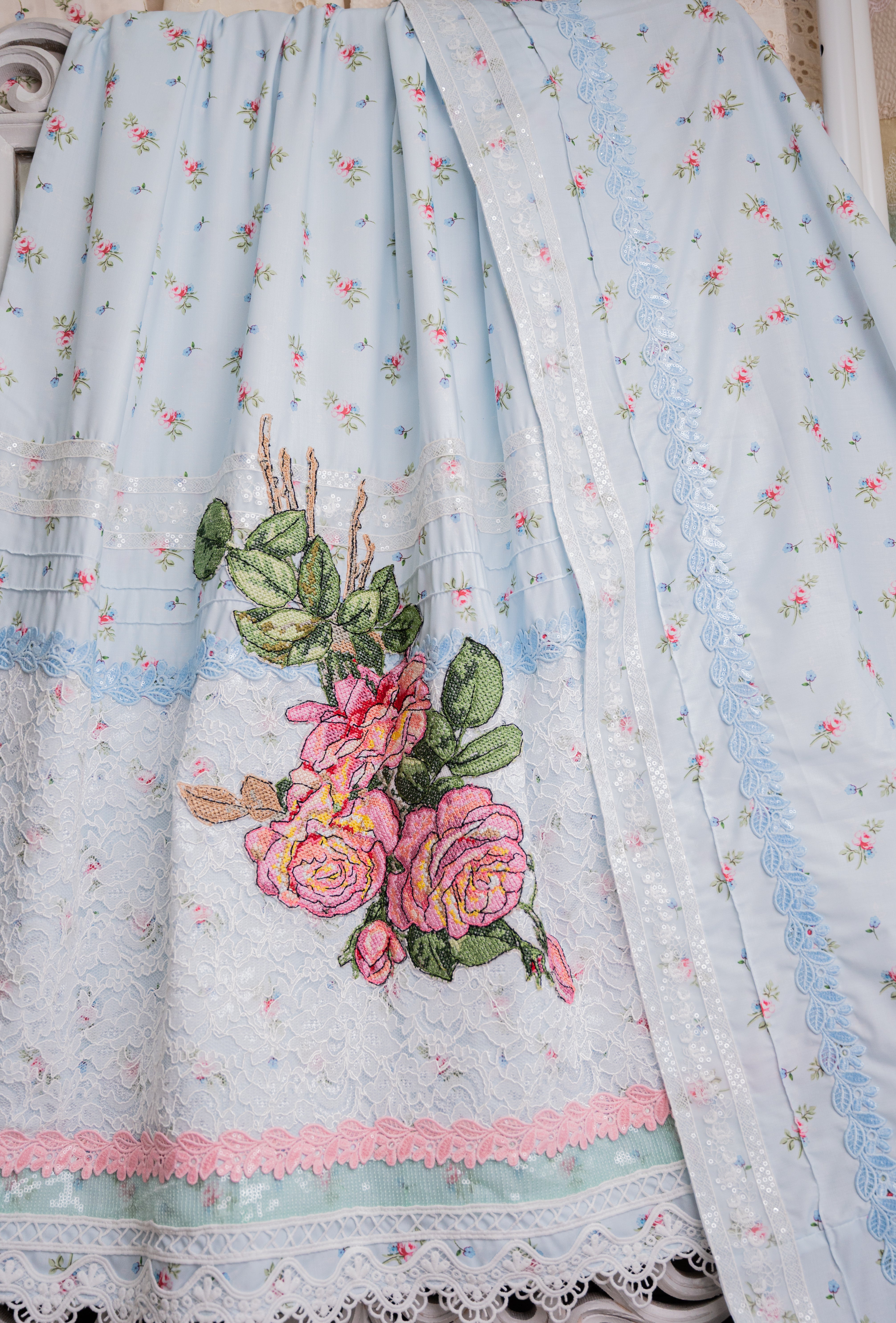 The Pastel Meadow Cross-Stitch Rida
