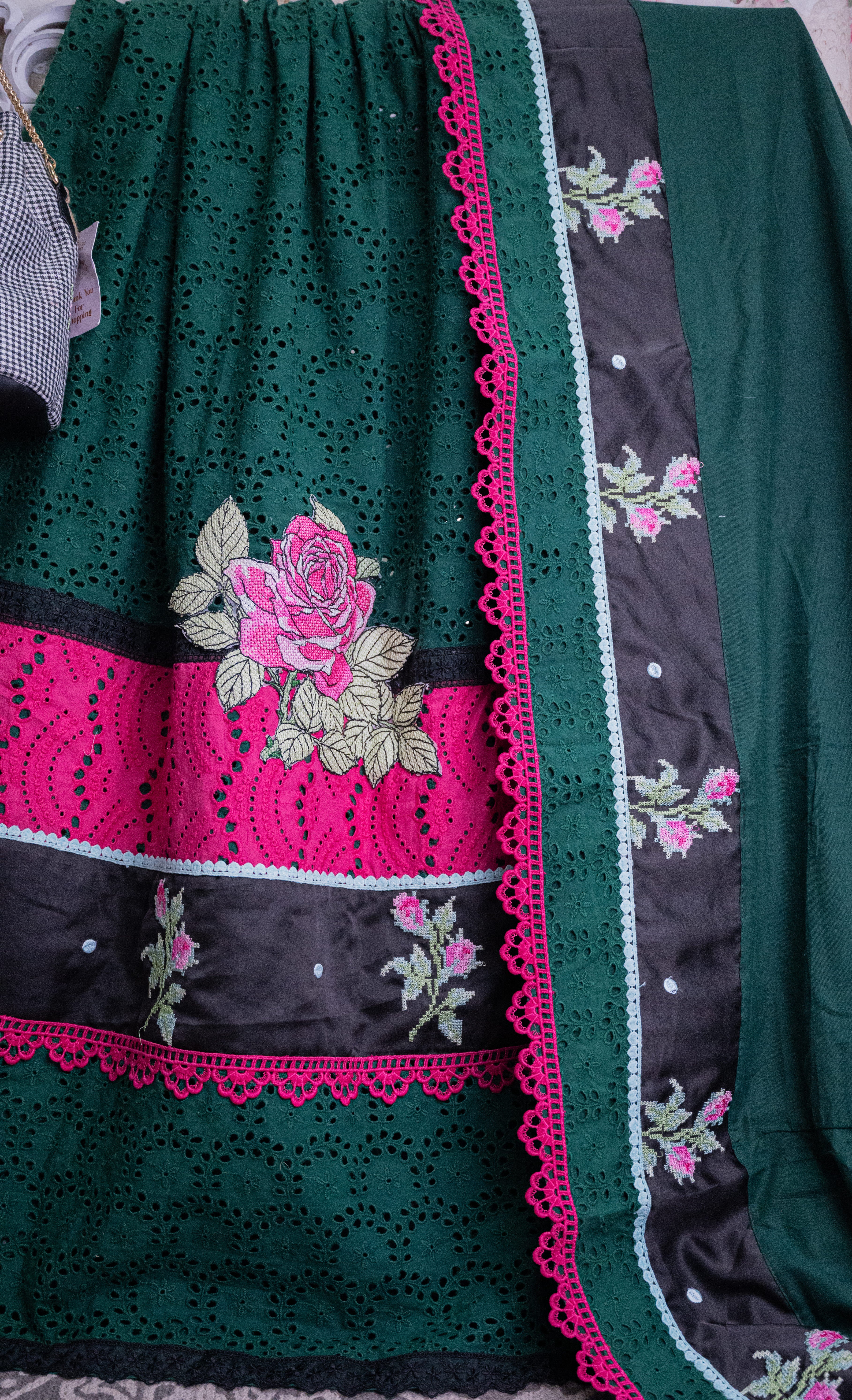 The Emerald cutwork Rose Rida