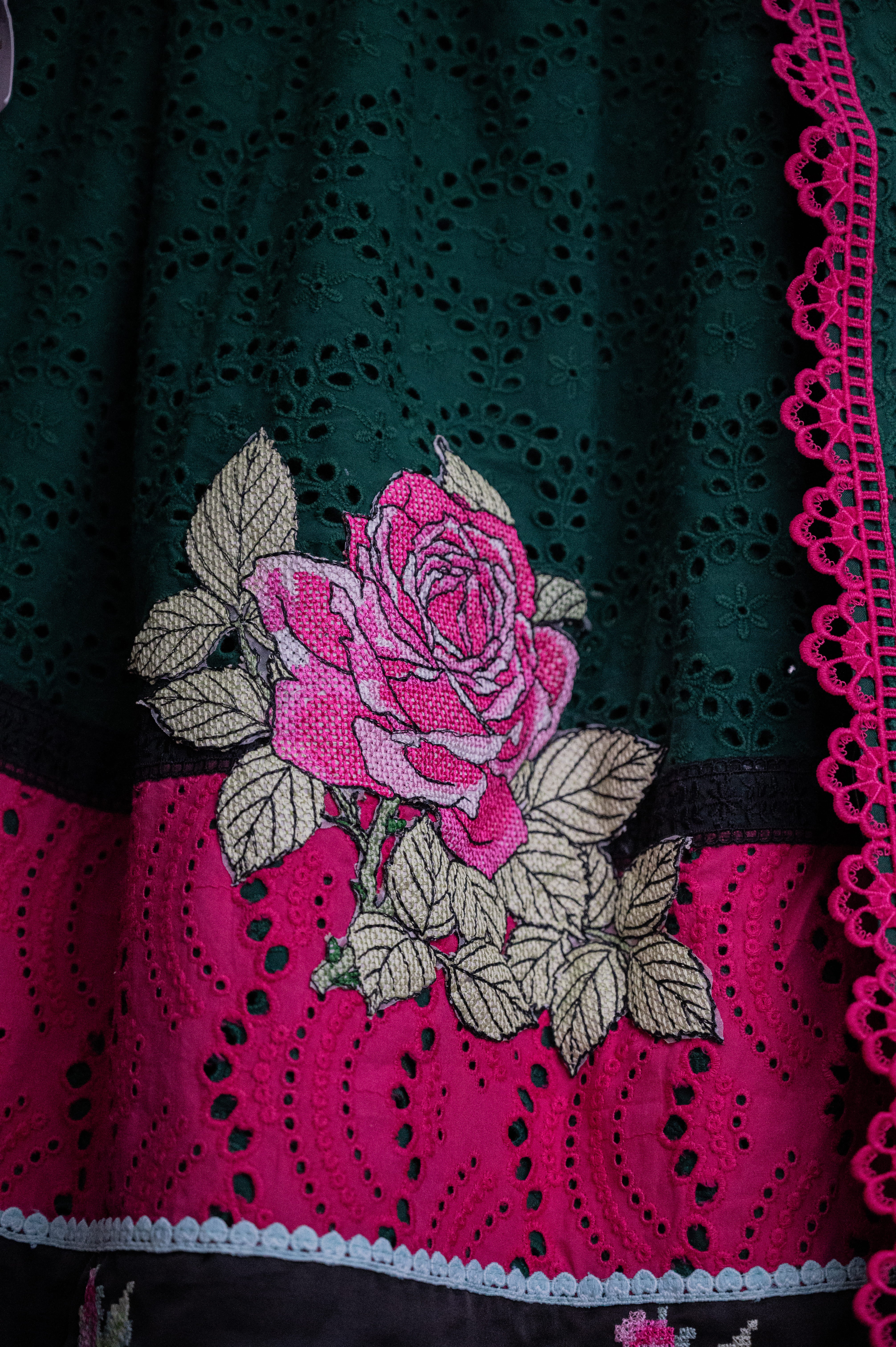 The Emerald cutwork Rose Rida