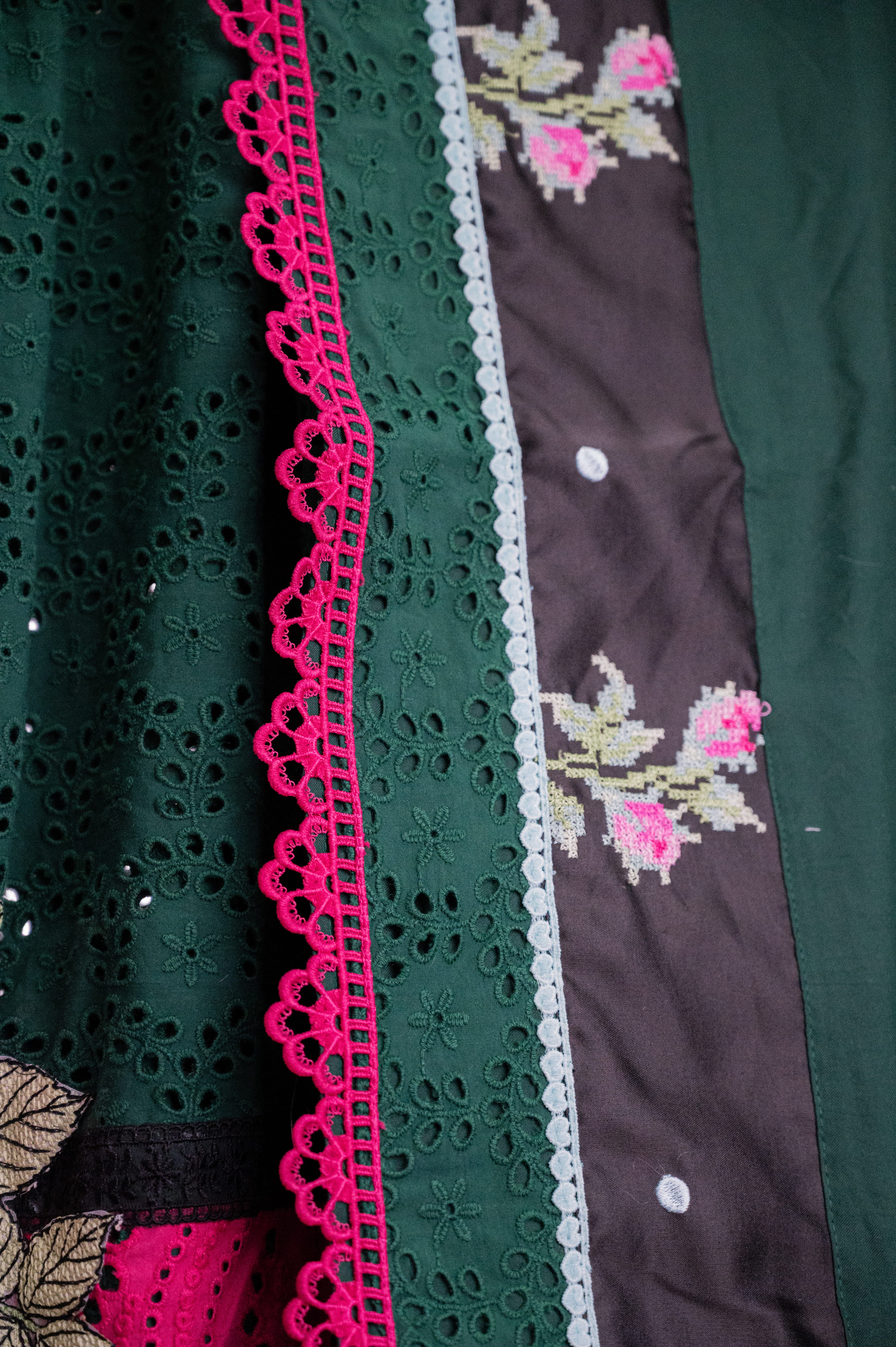 The Emerald cutwork Rose Rida