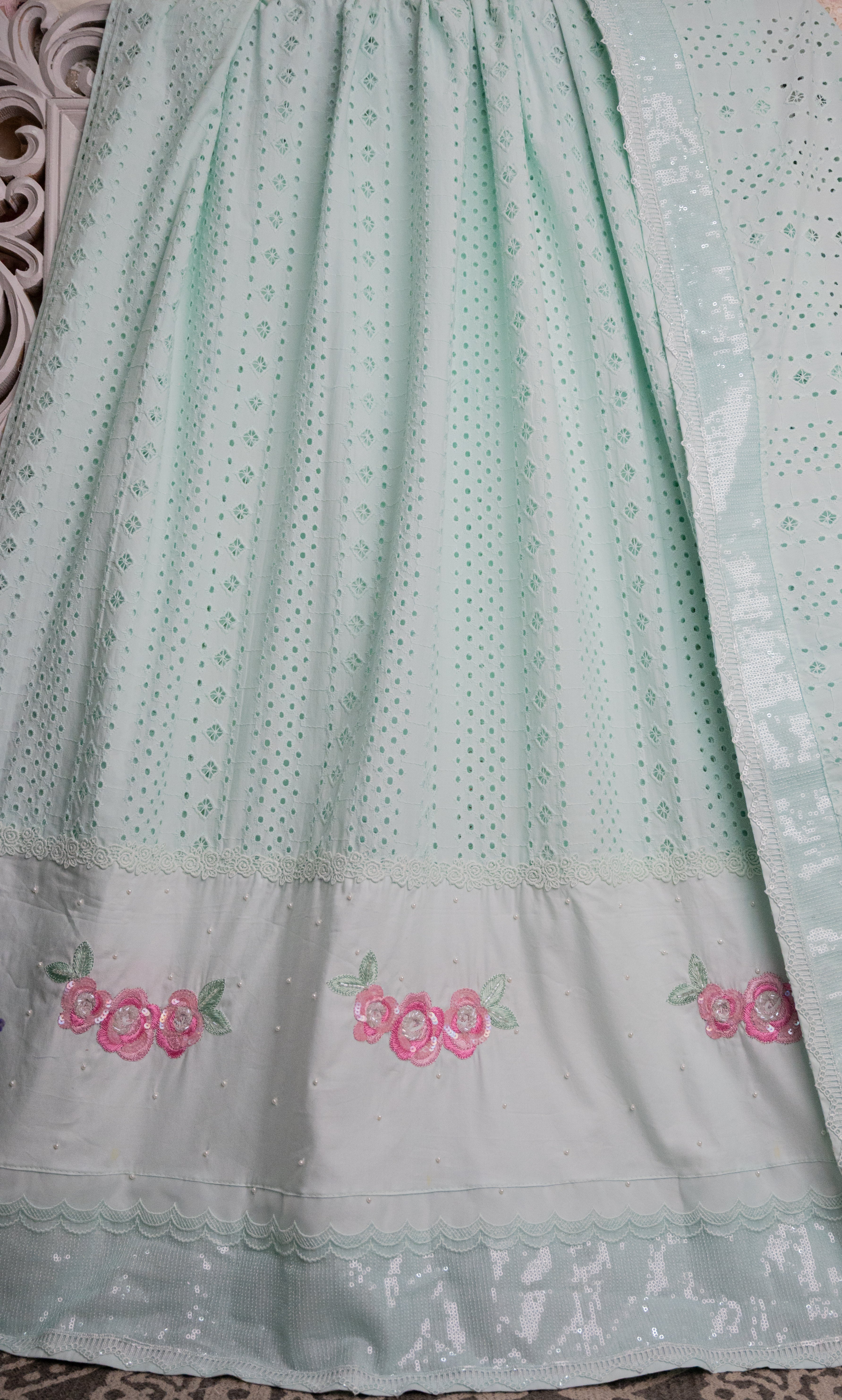 Cutwork mint Blossom Rida