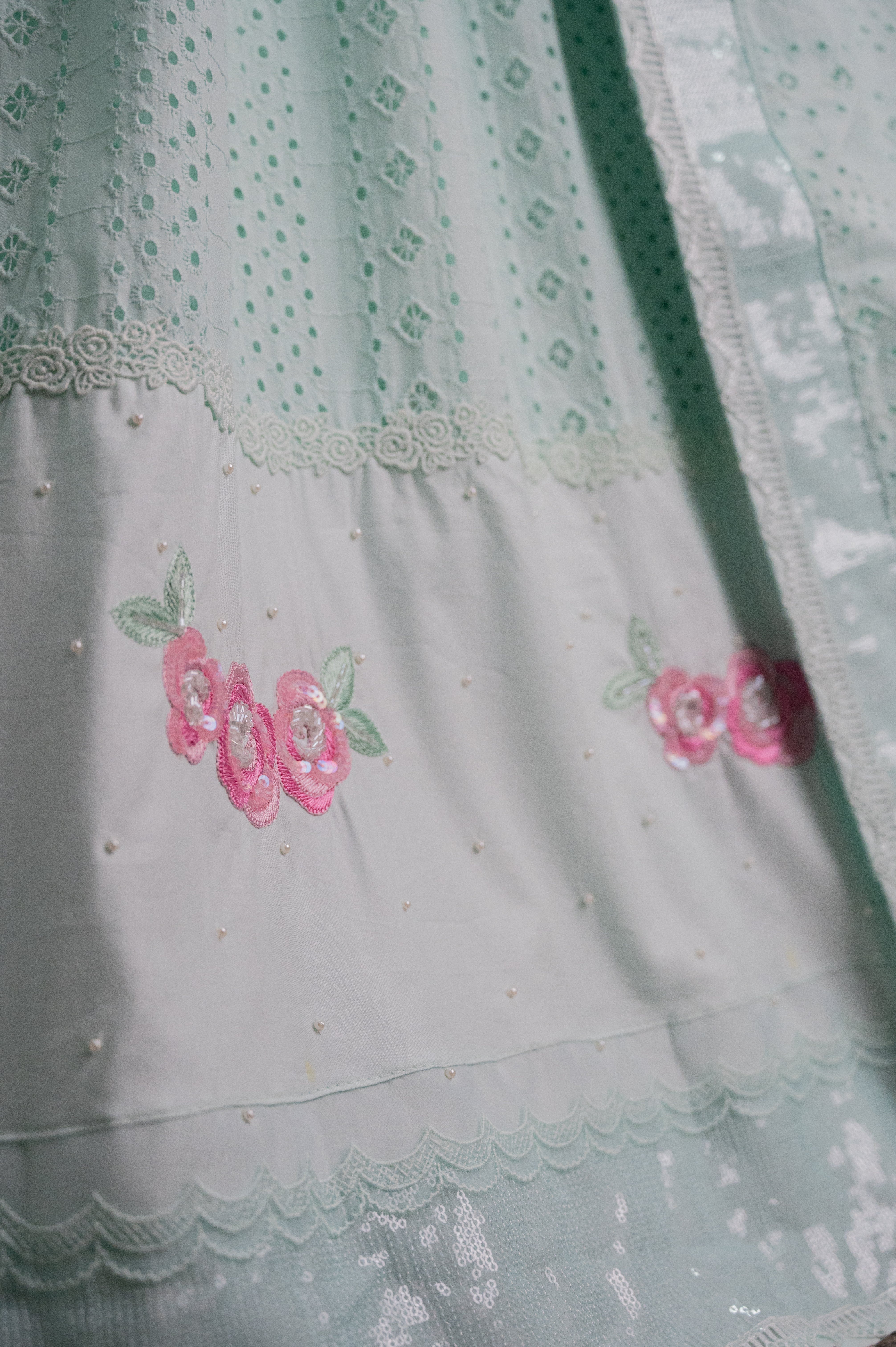 Cutwork mint Blossom Rida