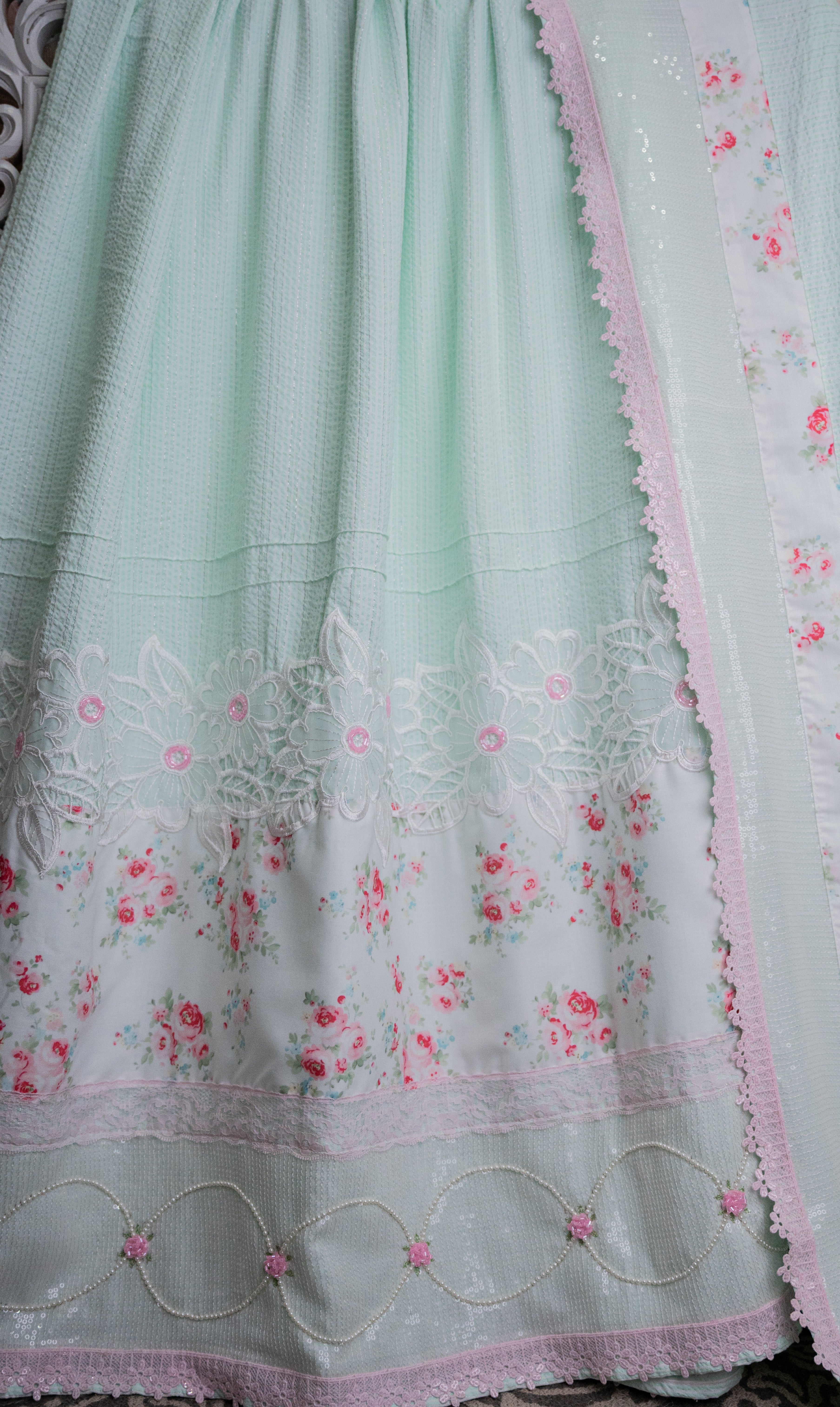 The Vintage Rose & Pearl Loop Rida