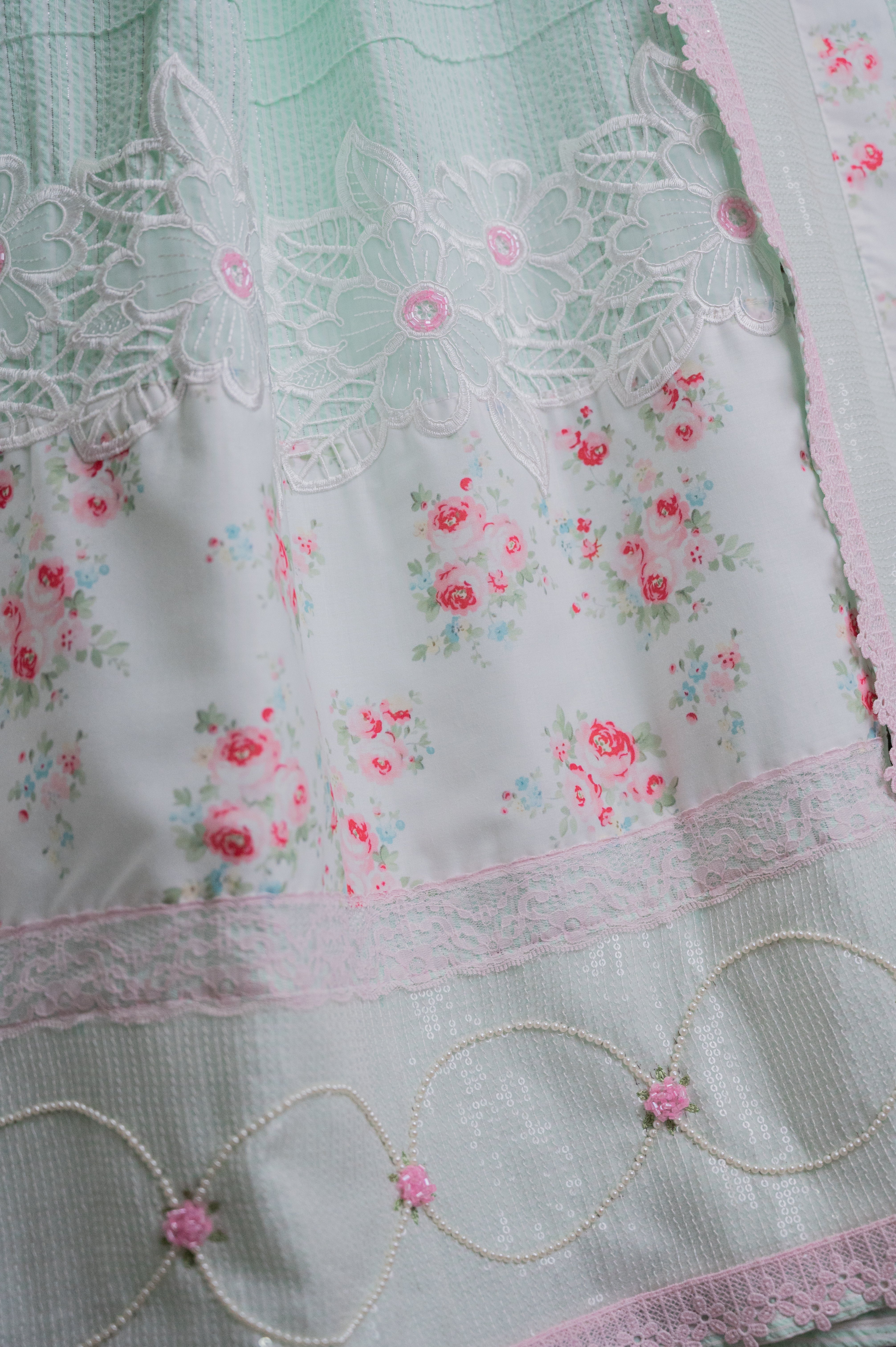 The Vintage Rose & Pearl Loop Rida