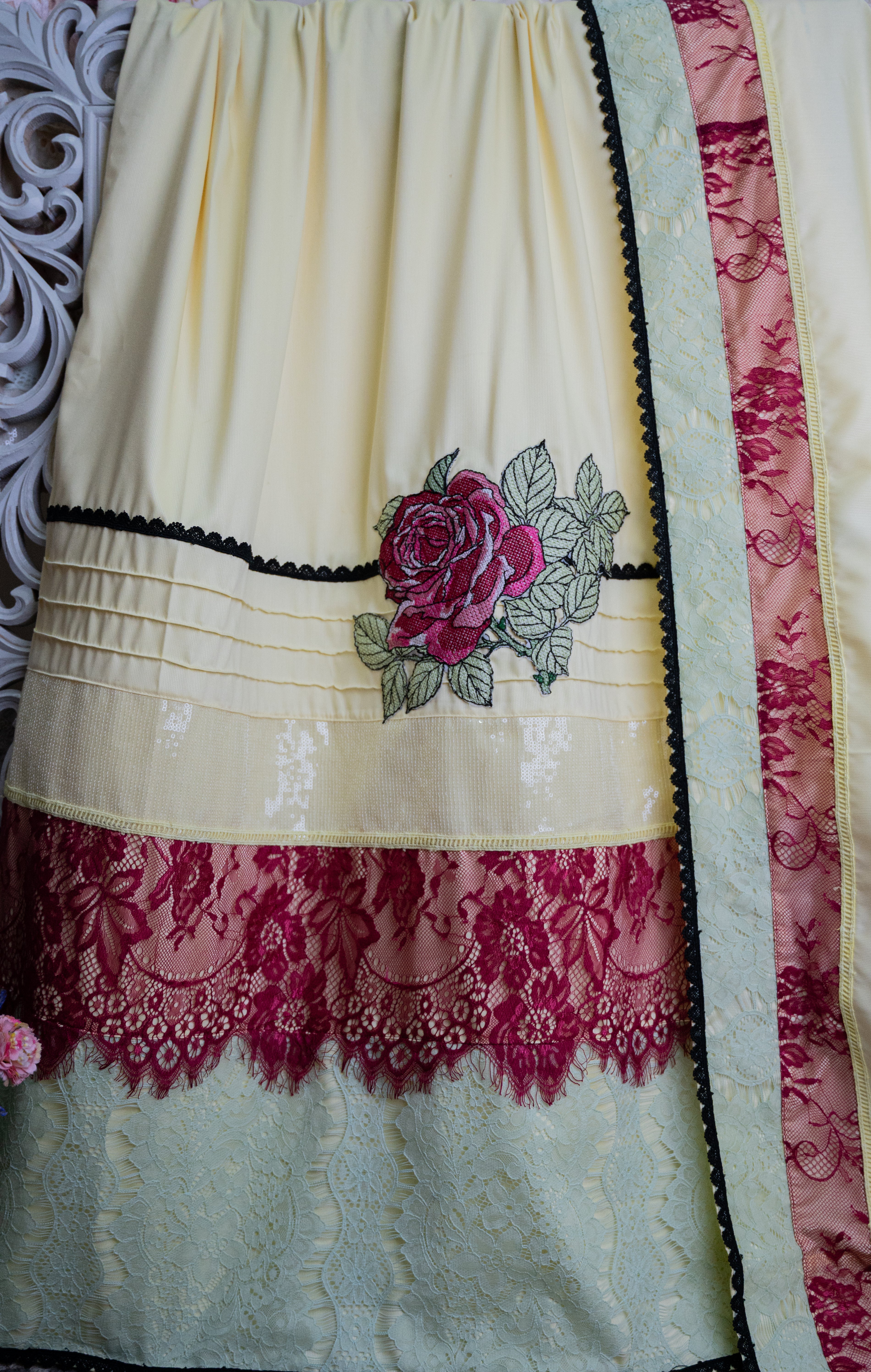The Midnight Trim Floral Rida