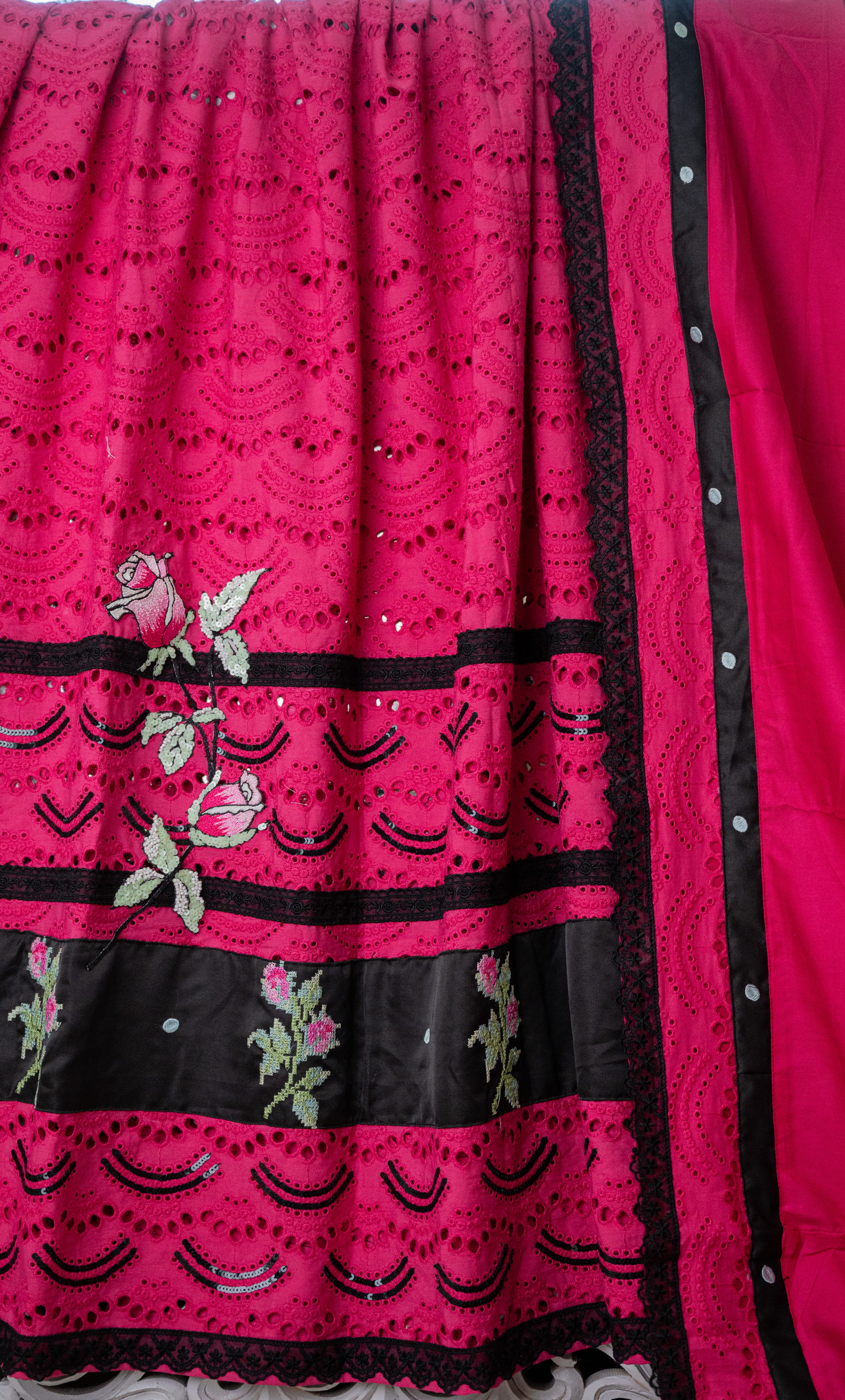 The Midnight Magenta Tapestry Rida