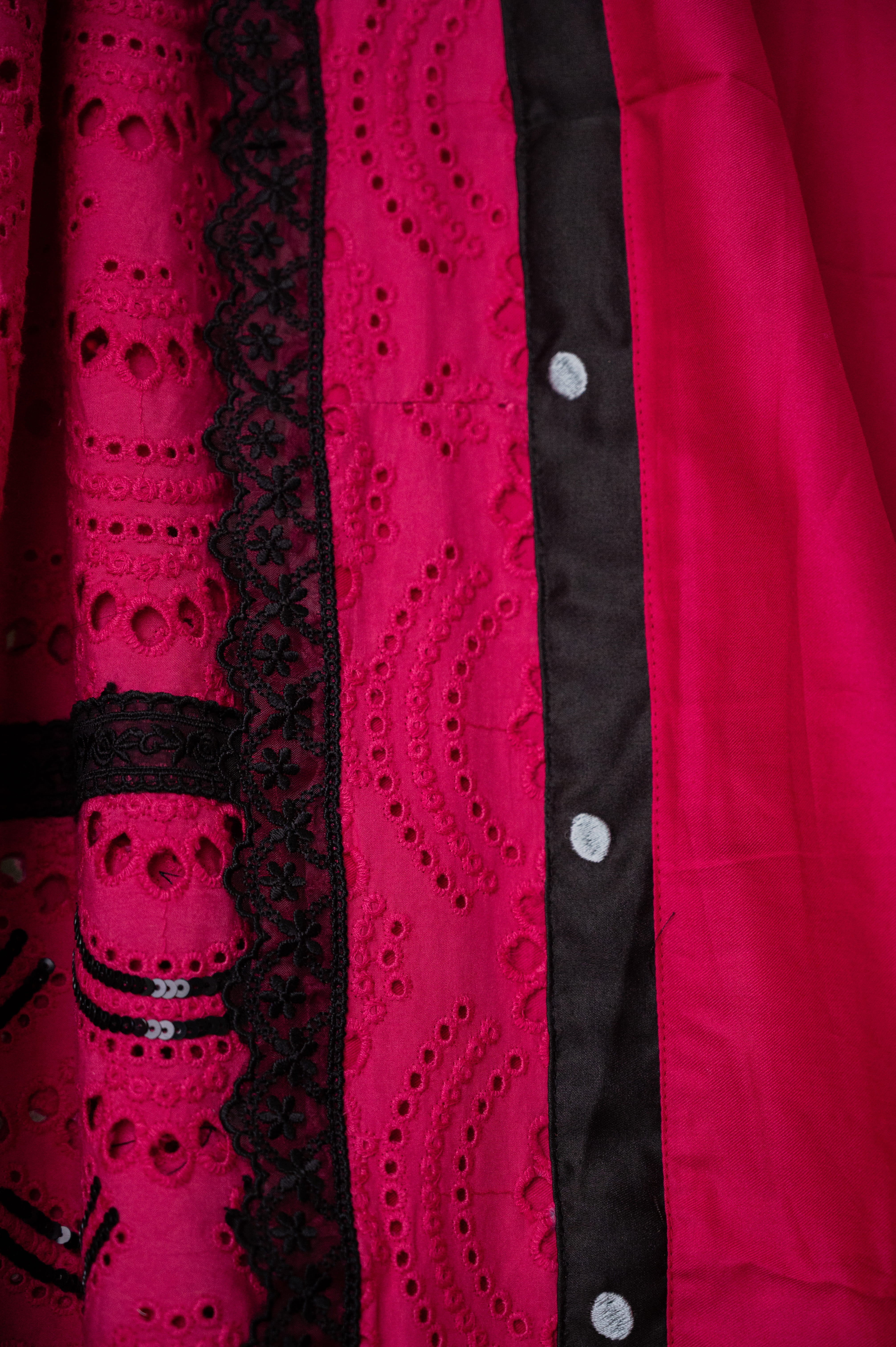 The Midnight Magenta Tapestry Rida