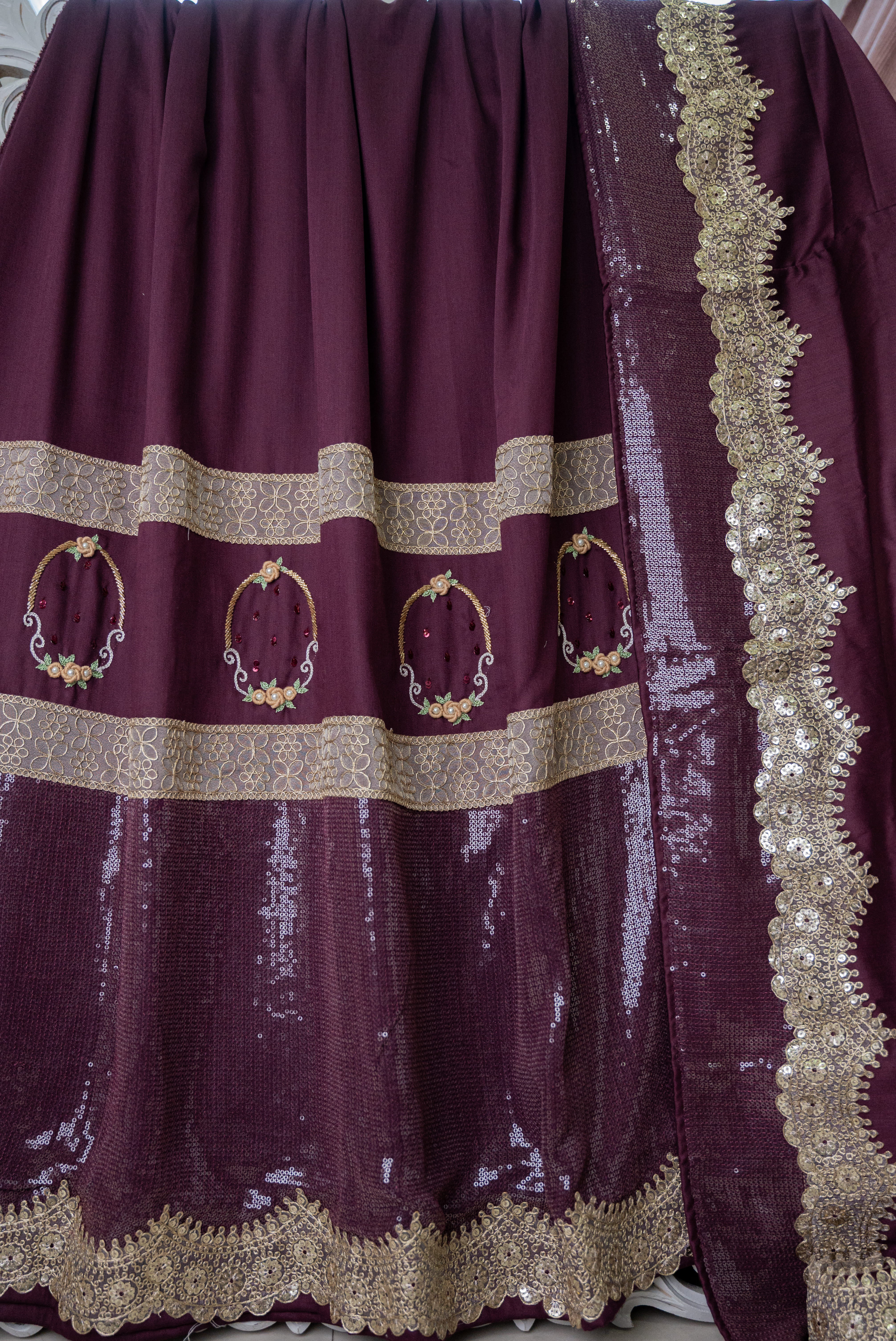 The Gilded Burgundy Cameo Rida