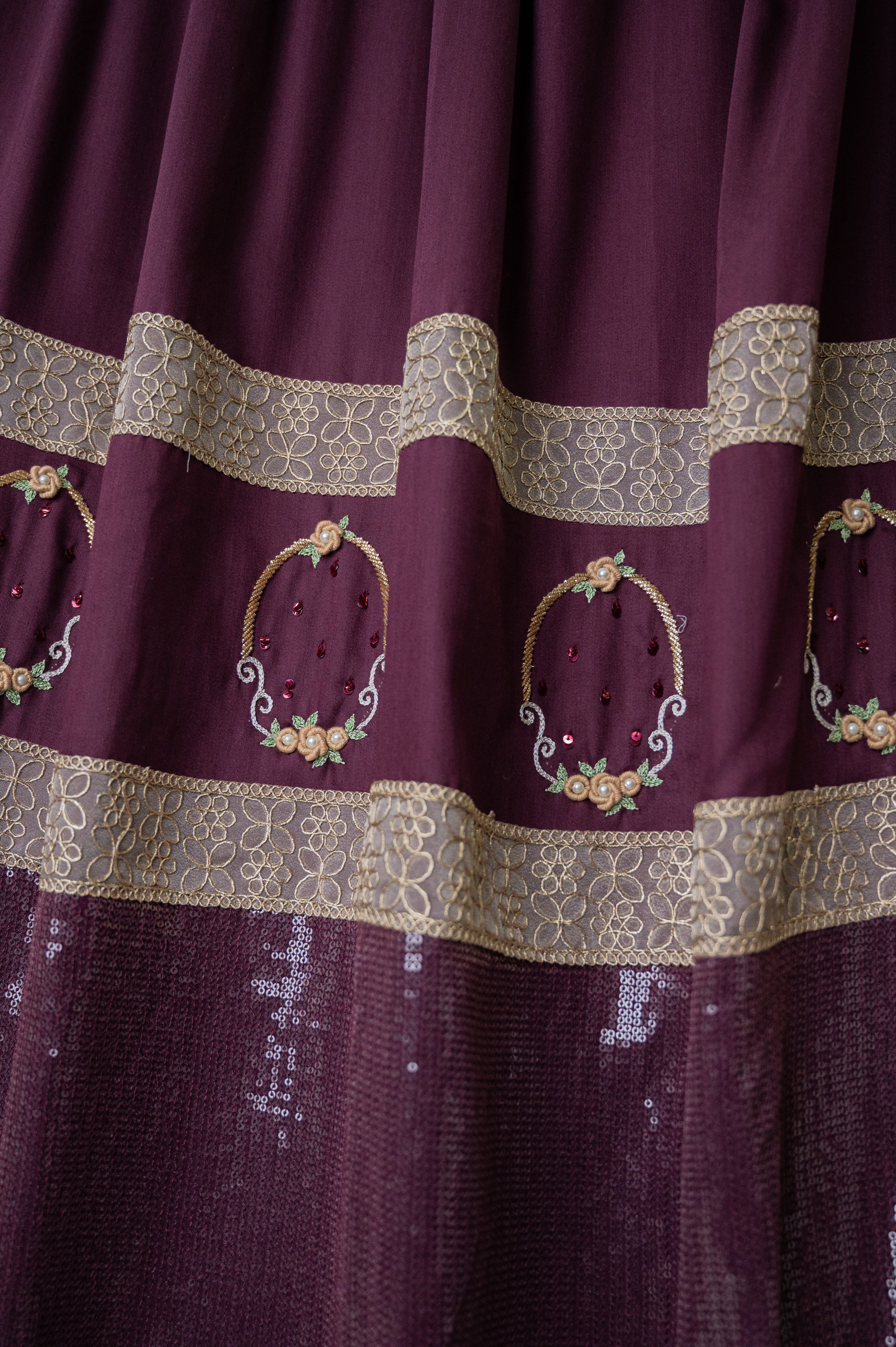 The Gilded Burgundy Cameo Rida