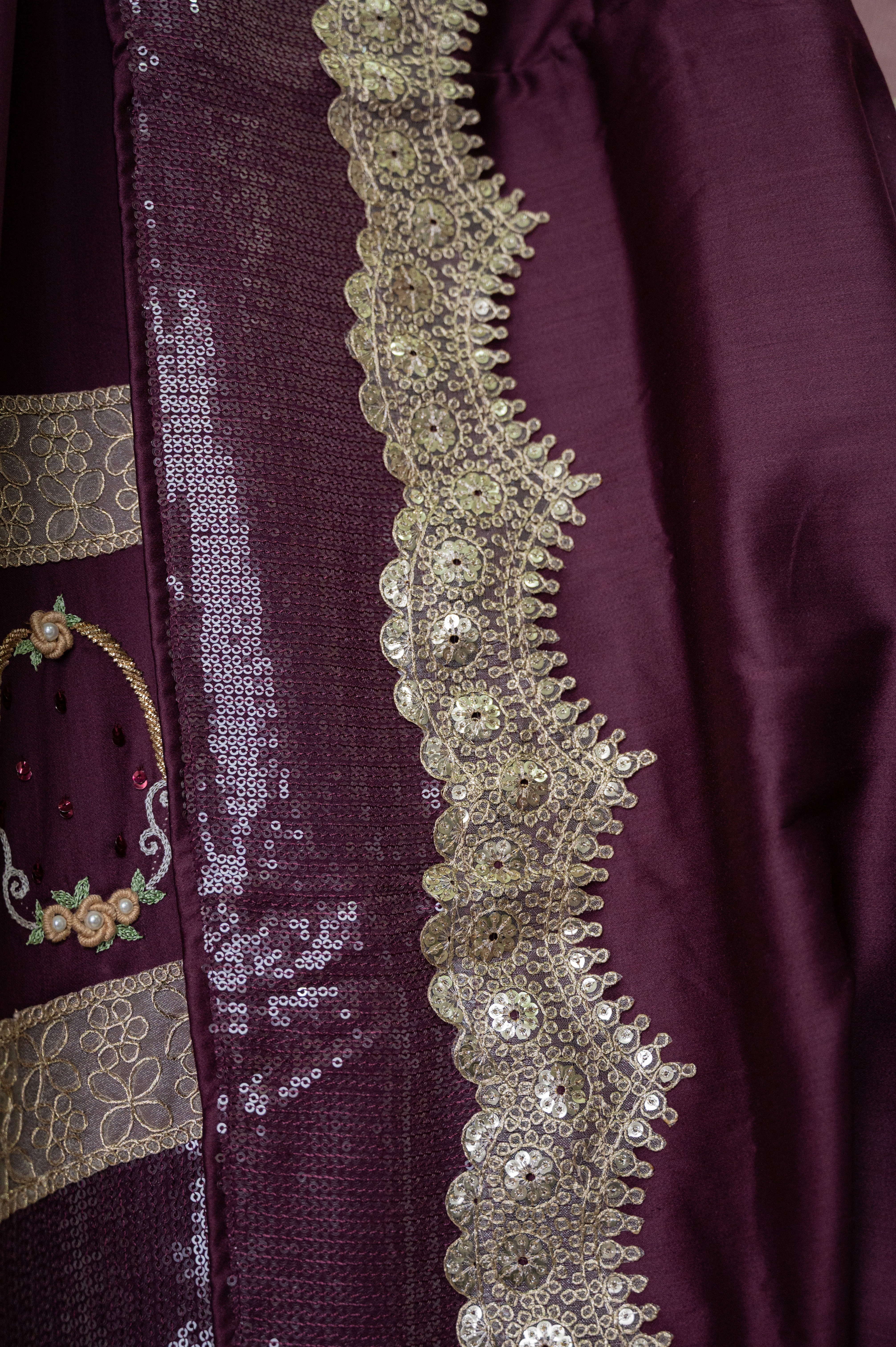 The Gilded Burgundy Cameo Rida