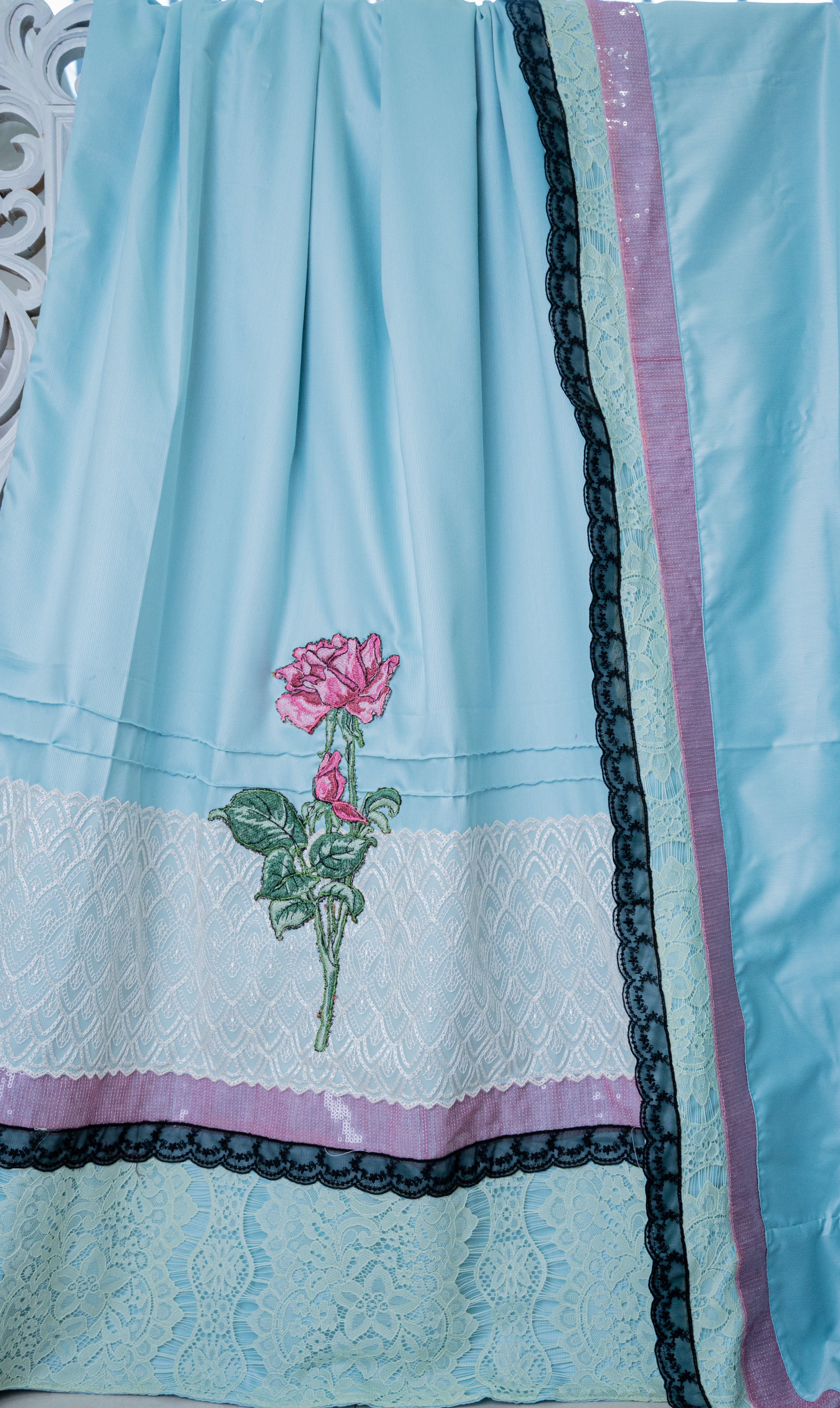 The Pastel Contrast Bloom Rida