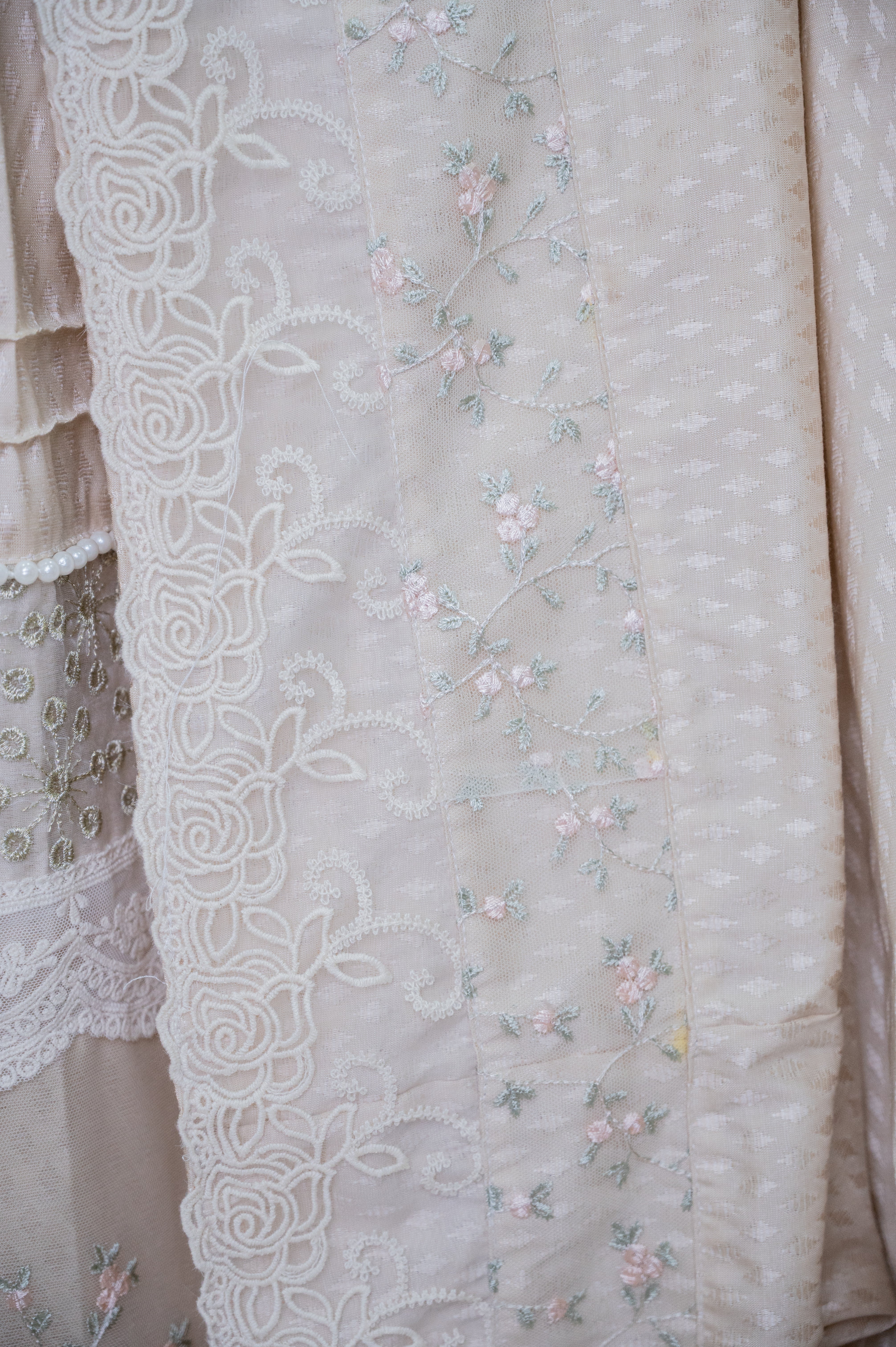 The Pearl & Vine Tapestry Rida
